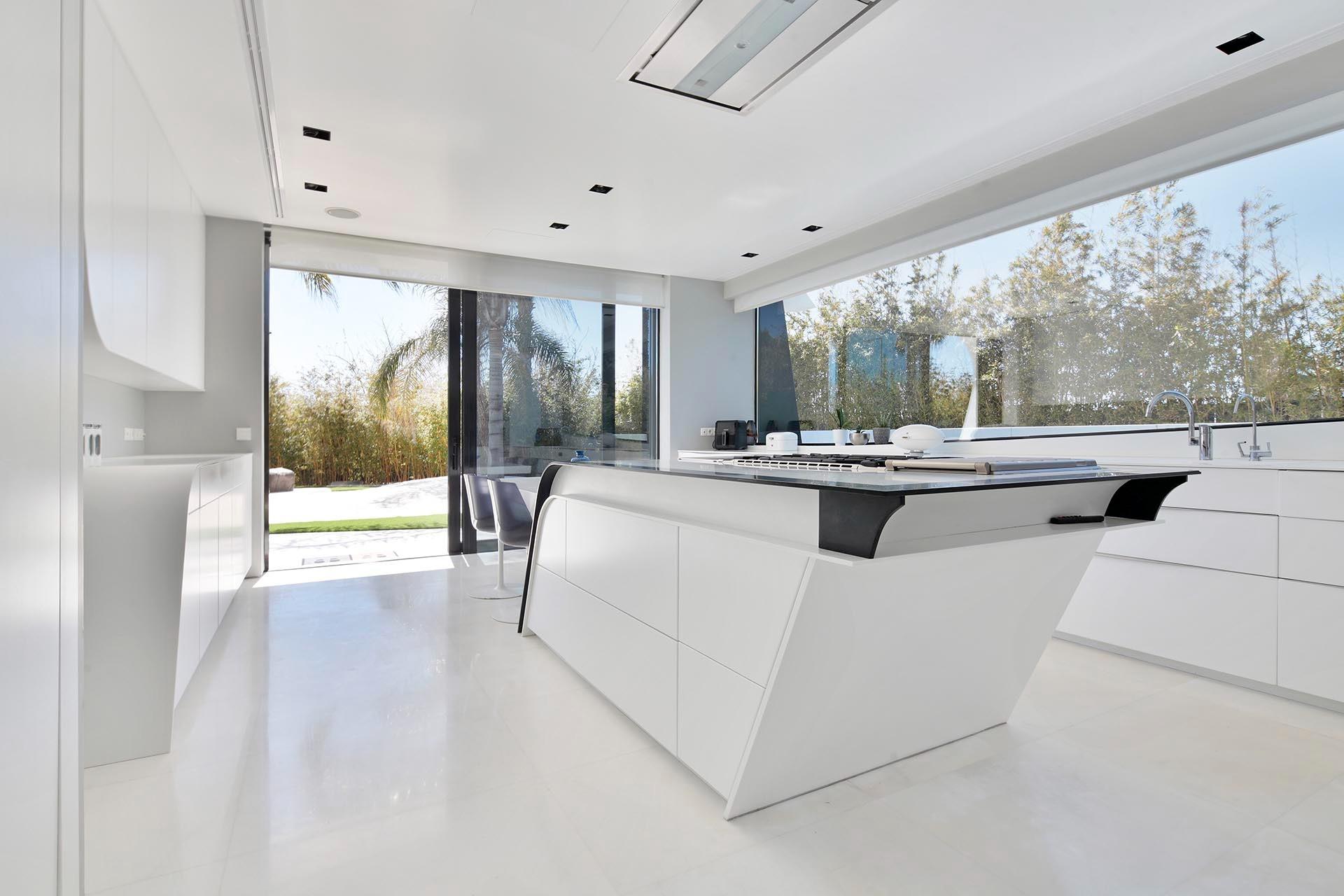 Luksusowa oaza przy plaży: Spektakularny diament architektury w Gava Mar