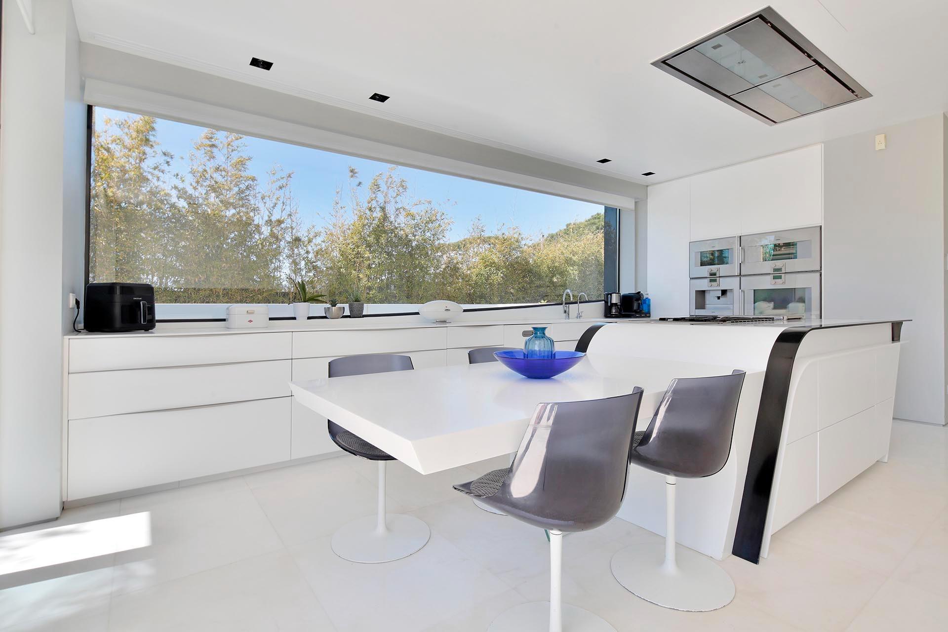 Luksusowa oaza przy plaży: Spektakularny diament architektury w Gava Mar