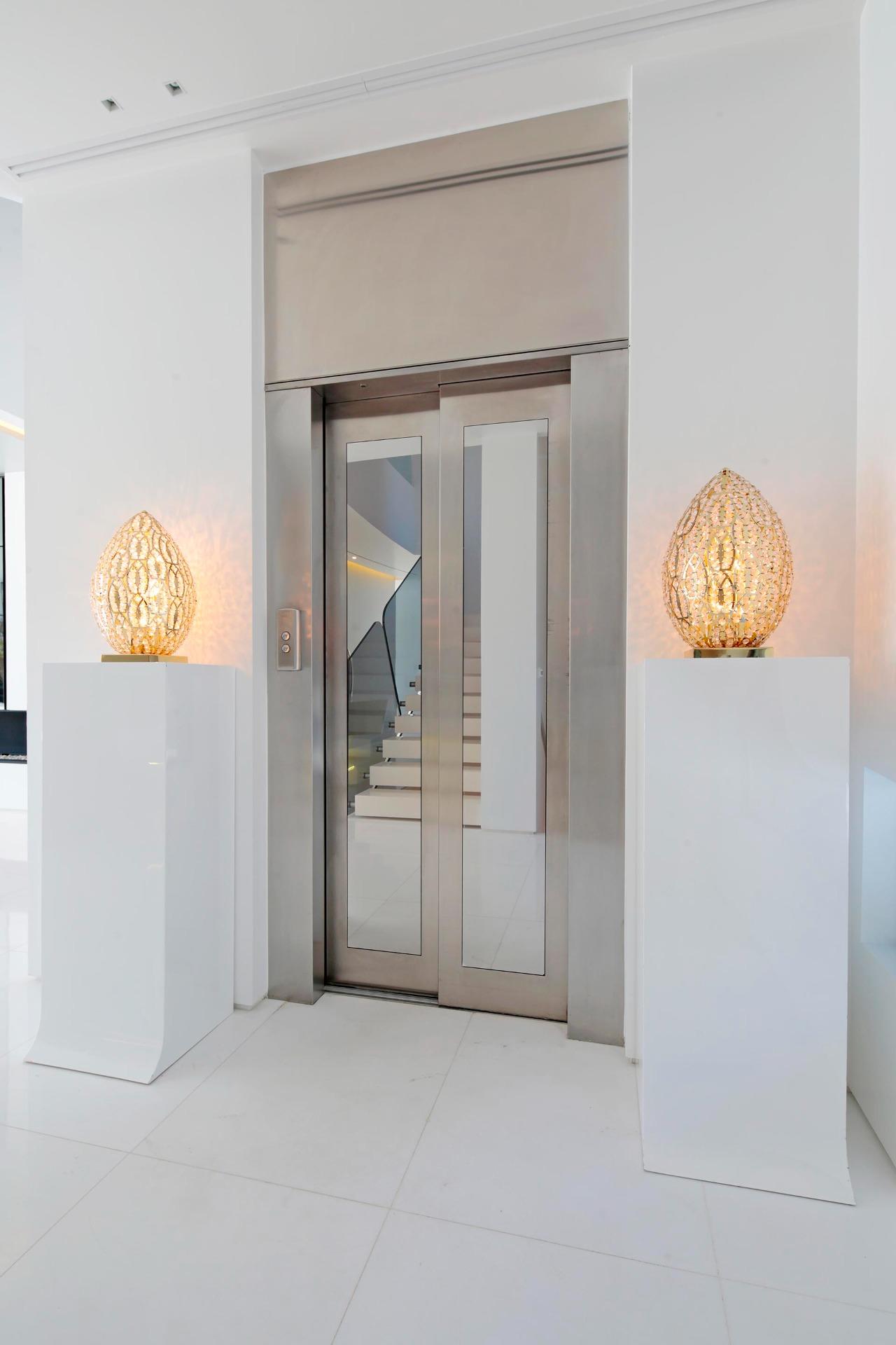 Luksusowa oaza przy plaży: Spektakularny diament architektury w Gava Mar