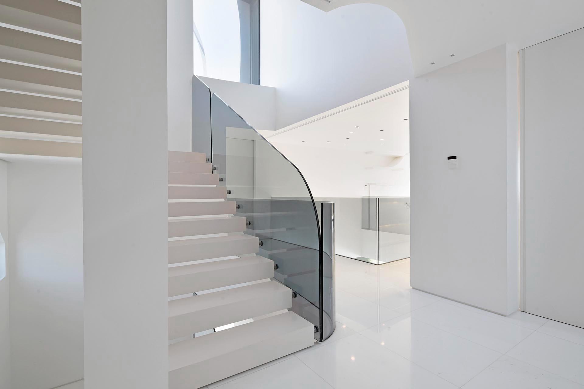 Luksusowa oaza przy plaży: Spektakularny diament architektury w Gava Mar