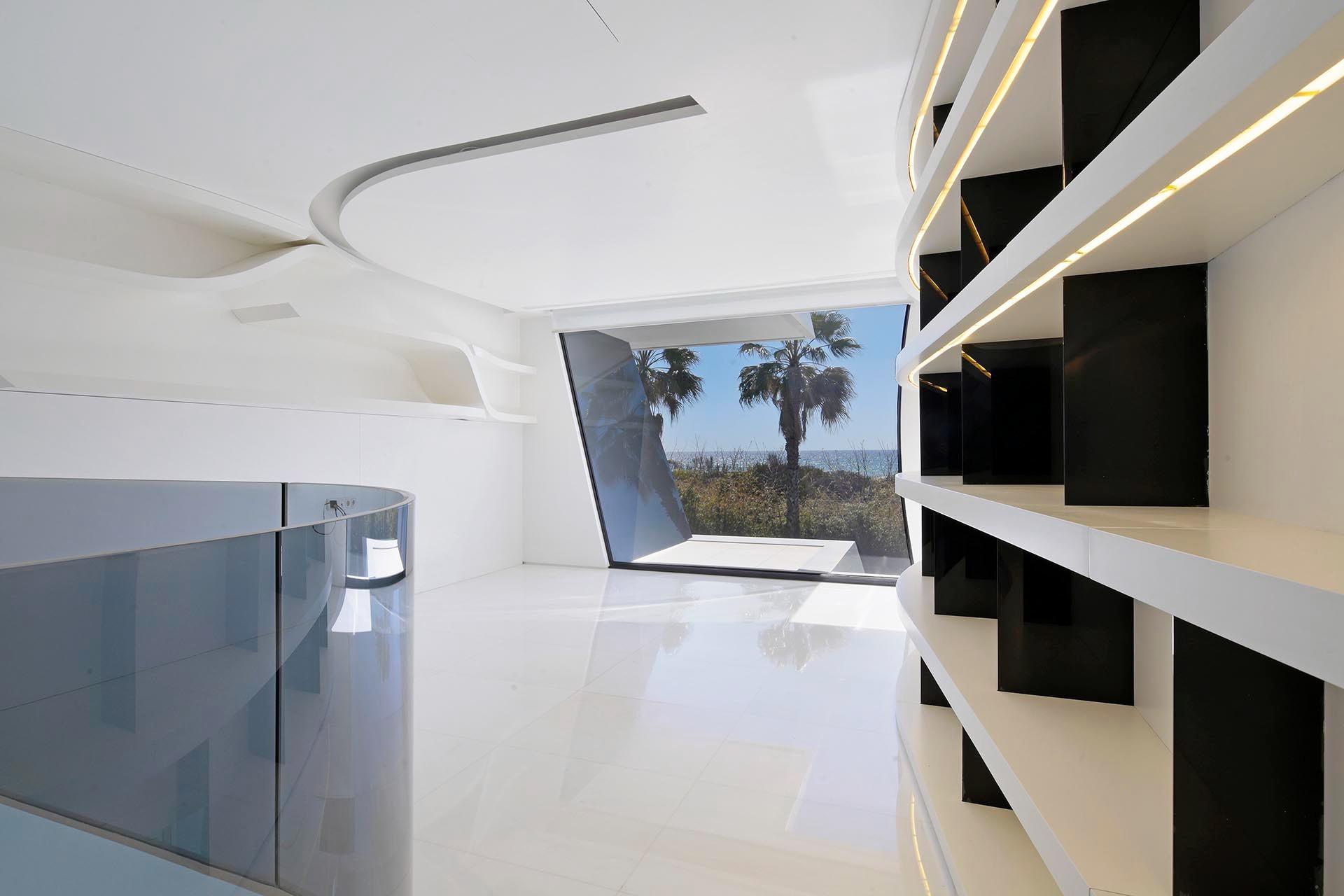 Luksusowa oaza przy plaży: Spektakularny diament architektury w Gava Mar