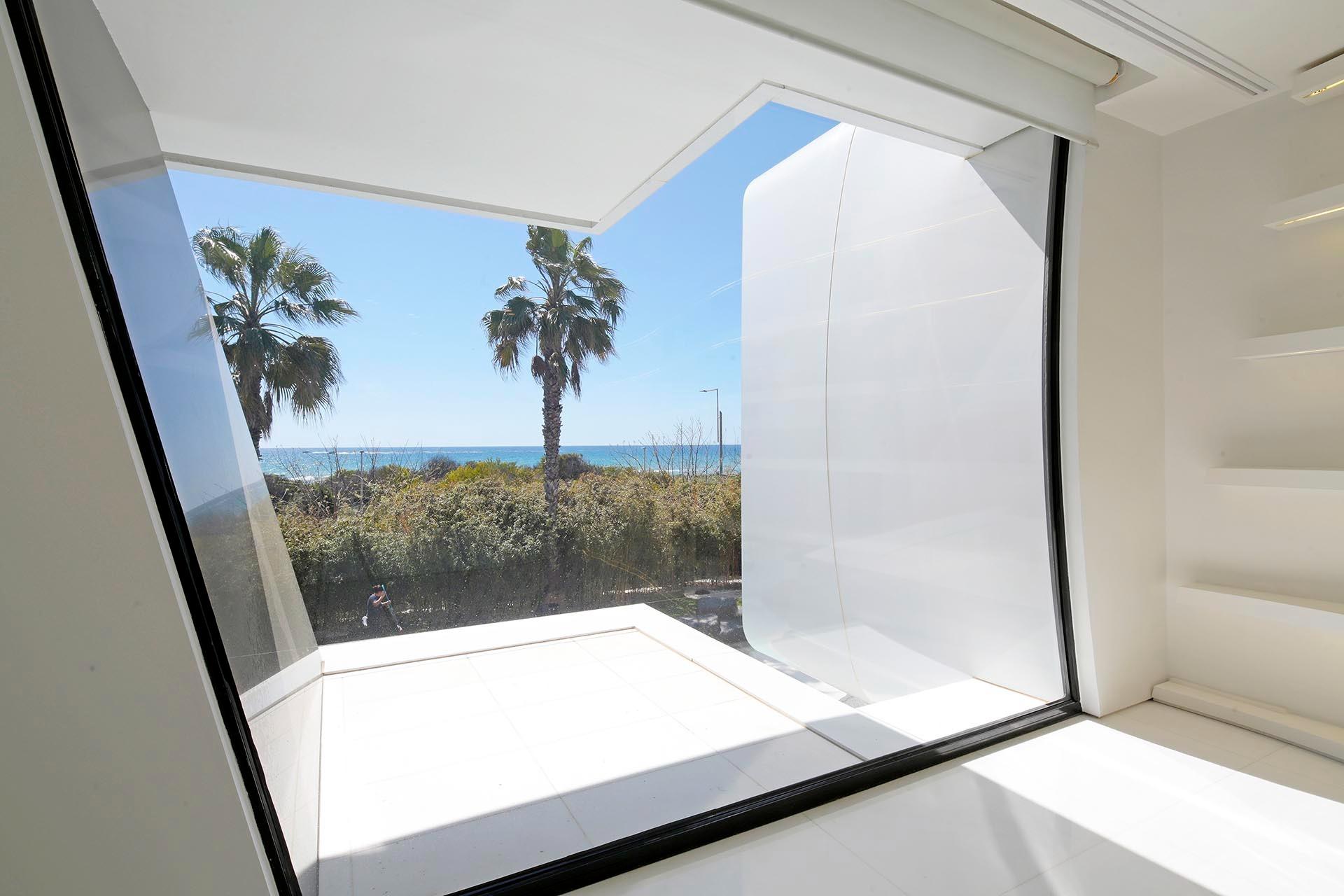 Luksusowa oaza przy plaży: Spektakularny diament architektury w Gava Mar