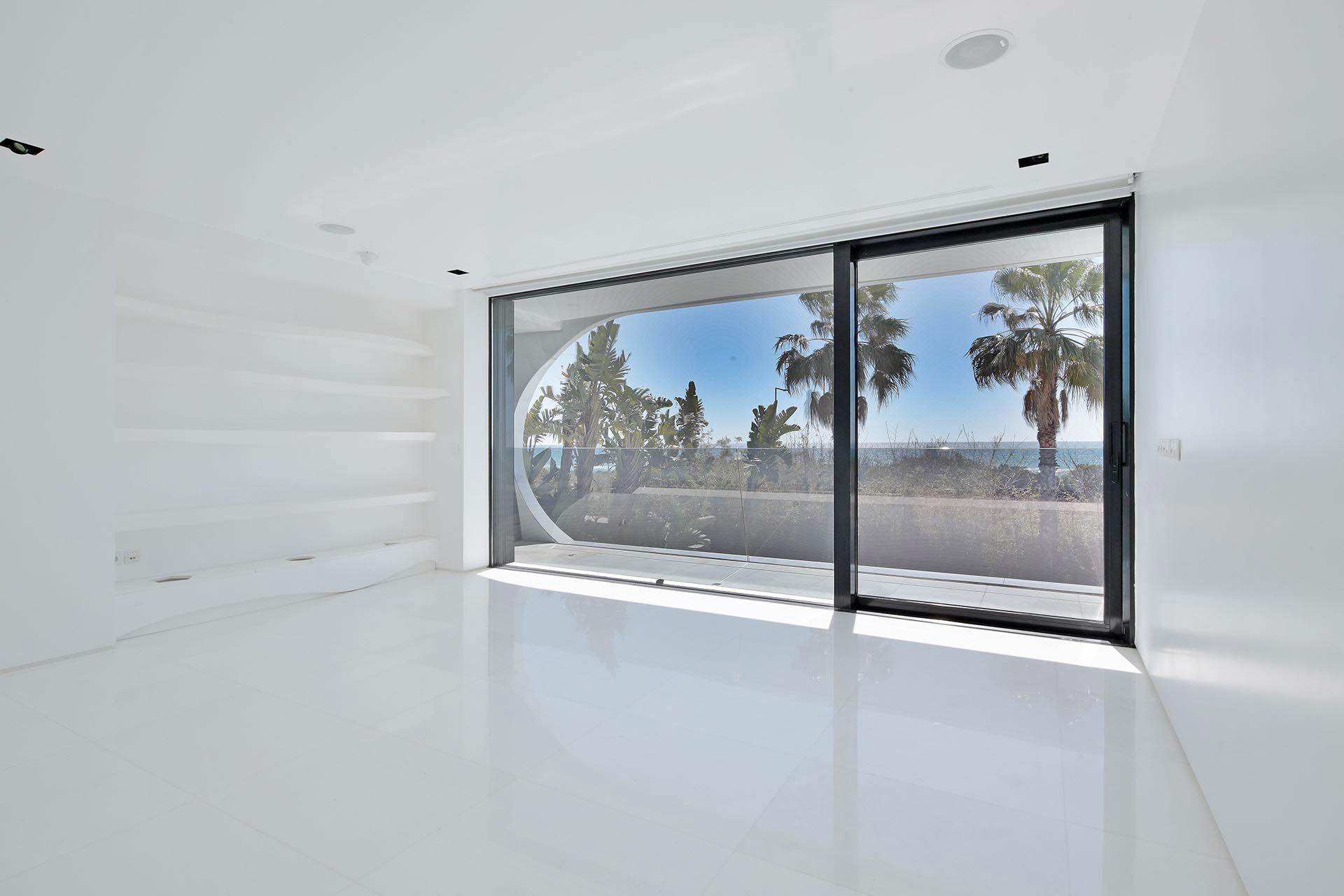 Luksusowa oaza przy plaży: Spektakularny diament architektury w Gava Mar