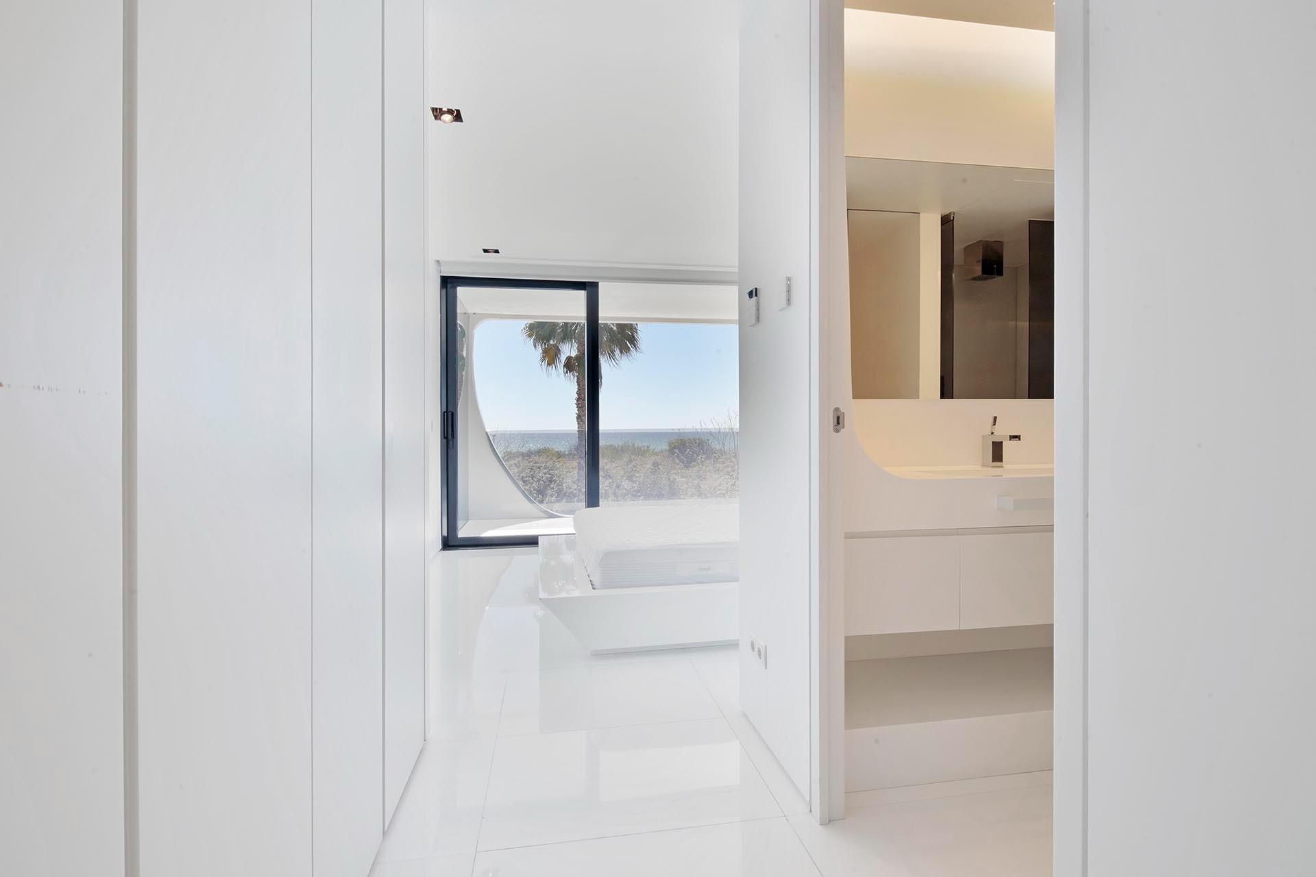 Luksusowa oaza przy plaży: Spektakularny diament architektury w Gava Mar