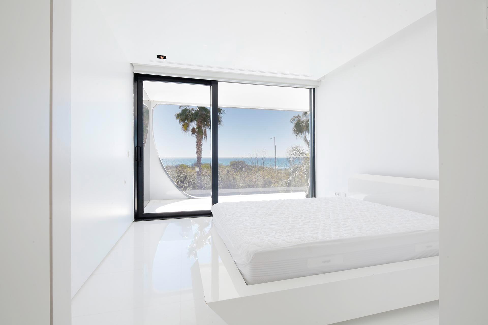 Luksusowa oaza przy plaży: Spektakularny diament architektury w Gava Mar