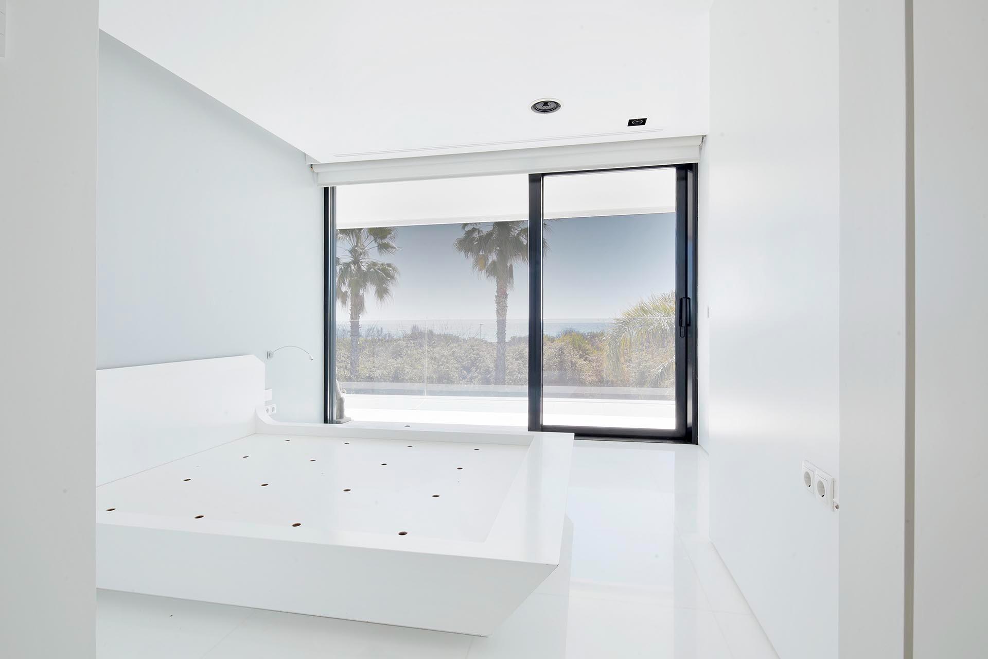 Luksusowa oaza przy plaży: Spektakularny diament architektury w Gava Mar