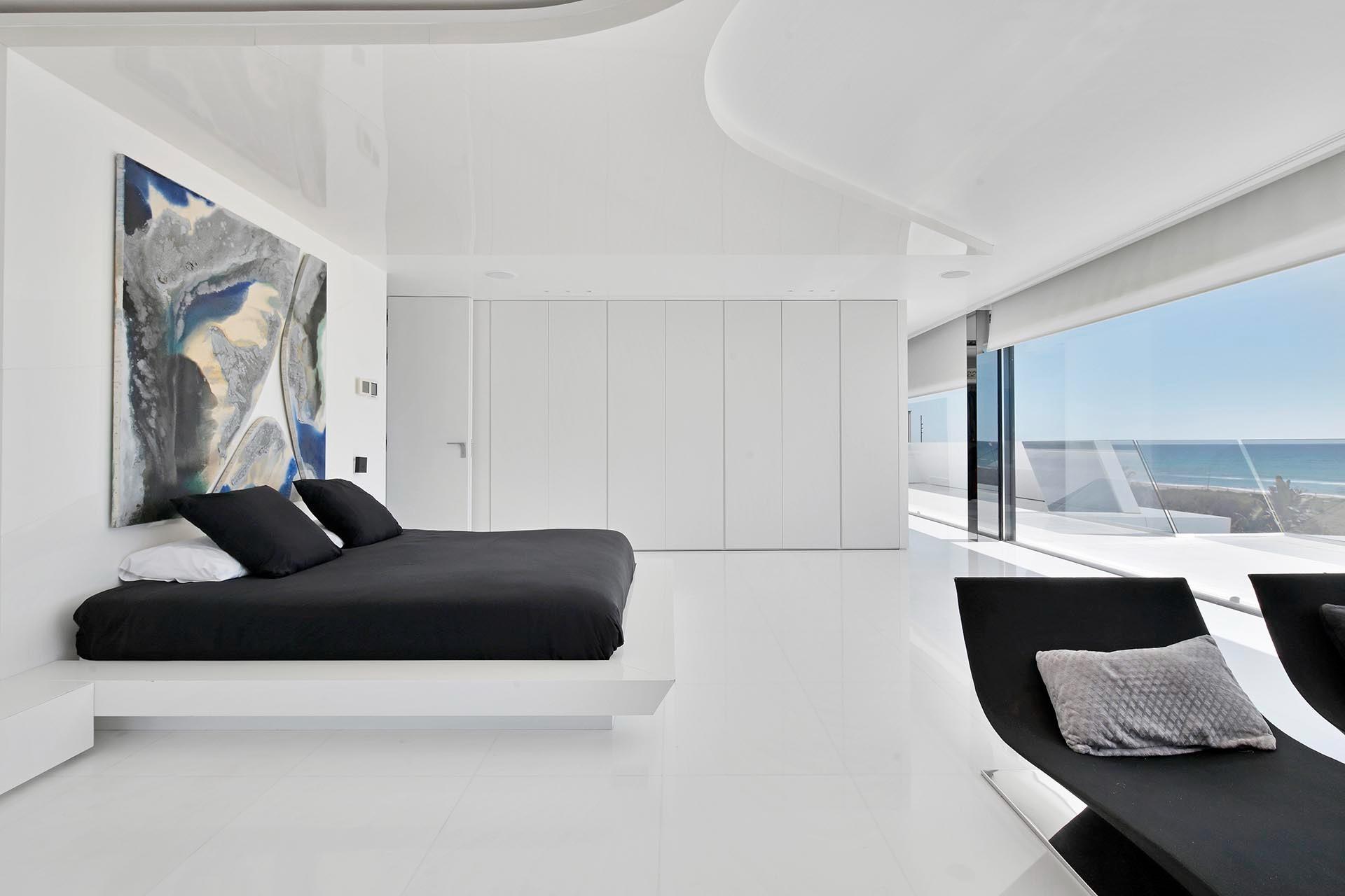 Luksusowa oaza przy plaży: Spektakularny diament architektury w Gava Mar