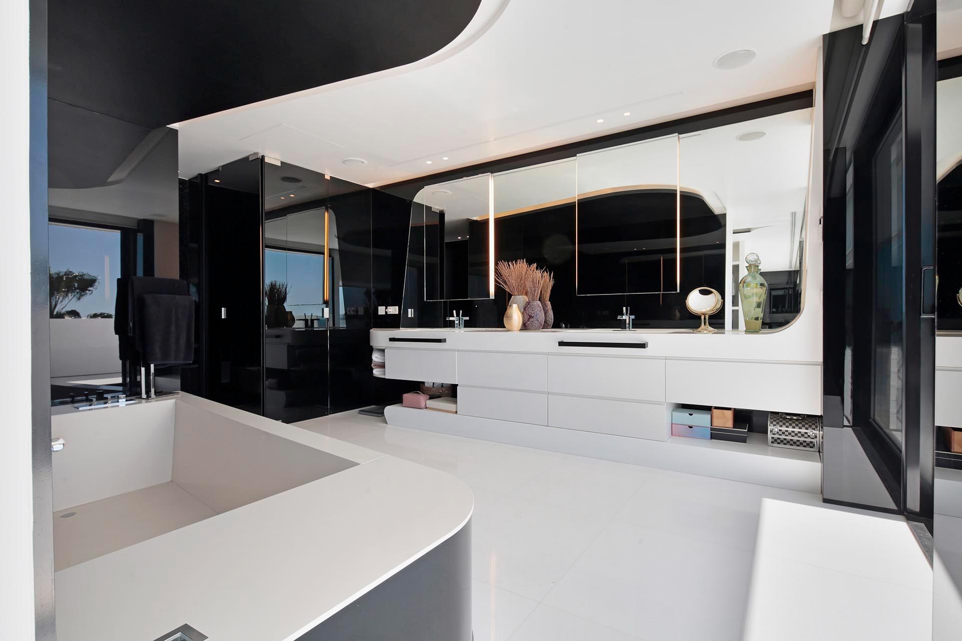 Luksusowa oaza przy plaży: Spektakularny diament architektury w Gava Mar