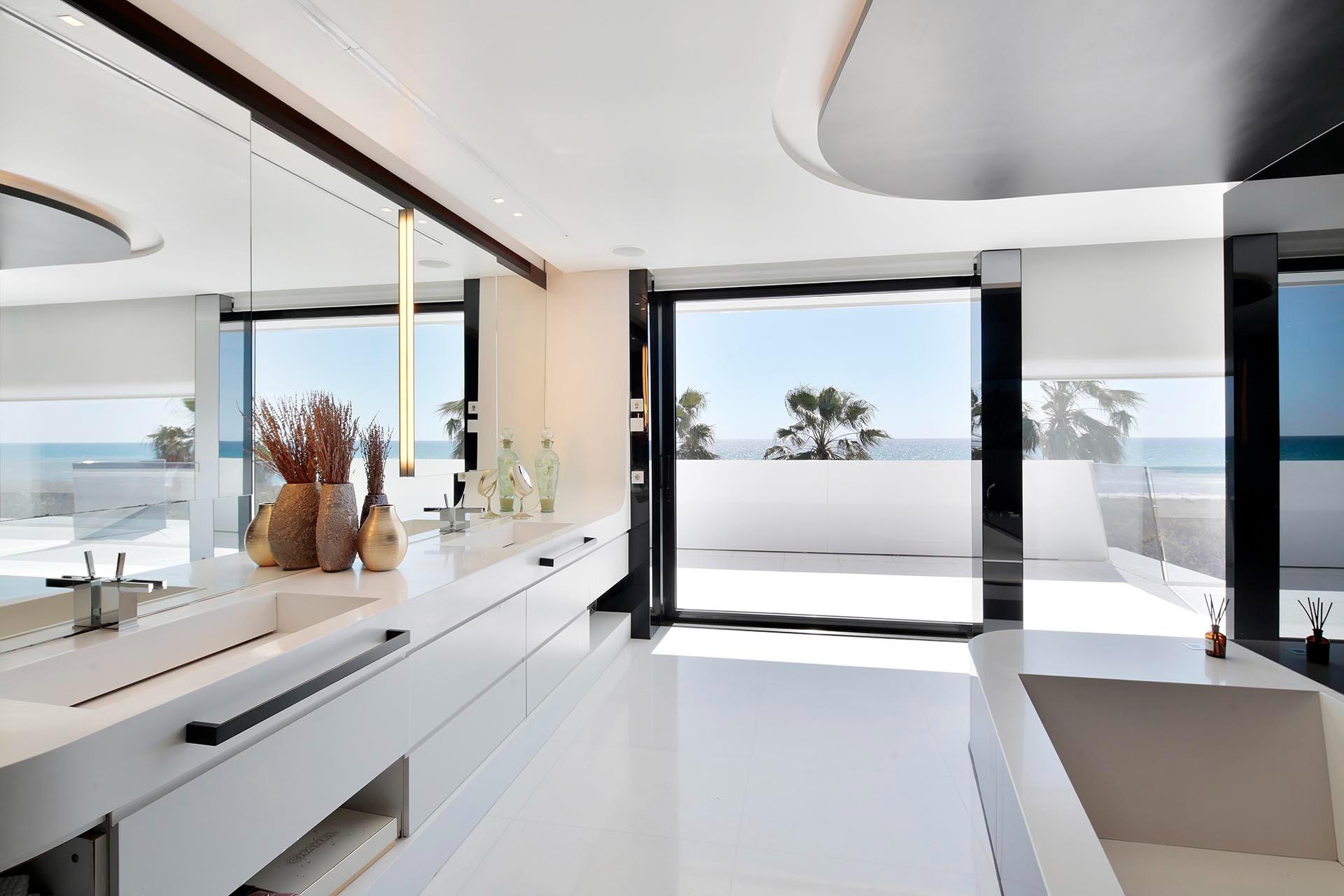 Luksusowa oaza przy plaży: Spektakularny diament architektury w Gava Mar