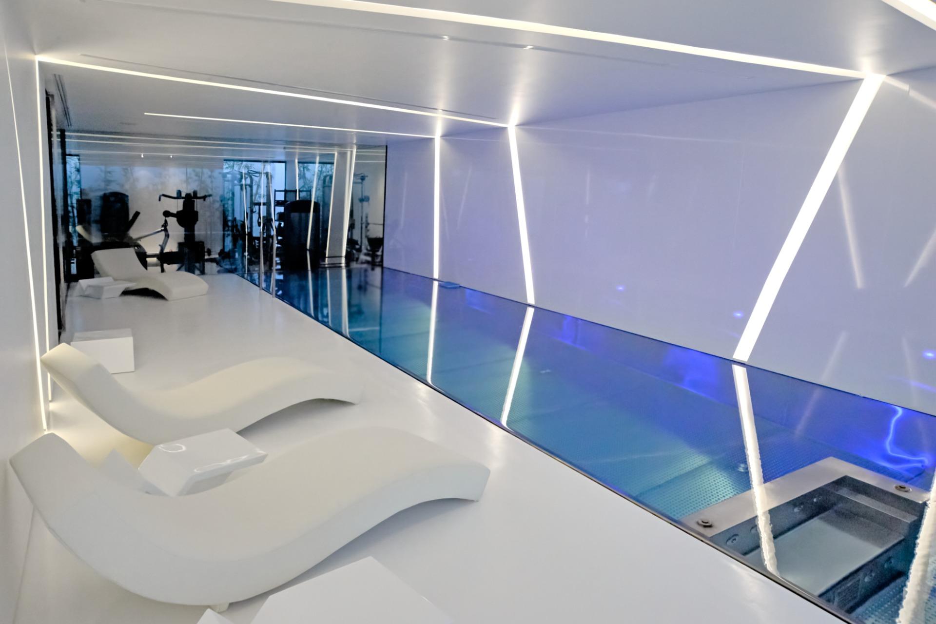 Luksusowa oaza przy plaży: Spektakularny diament architektury w Gava Mar