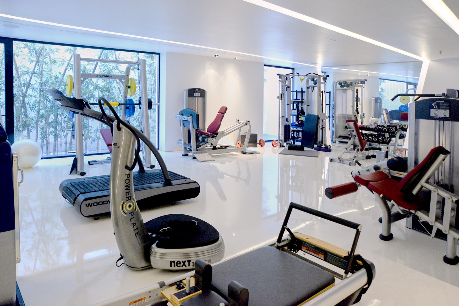 Luksusowa oaza przy plaży: Spektakularny diament architektury w Gava Mar