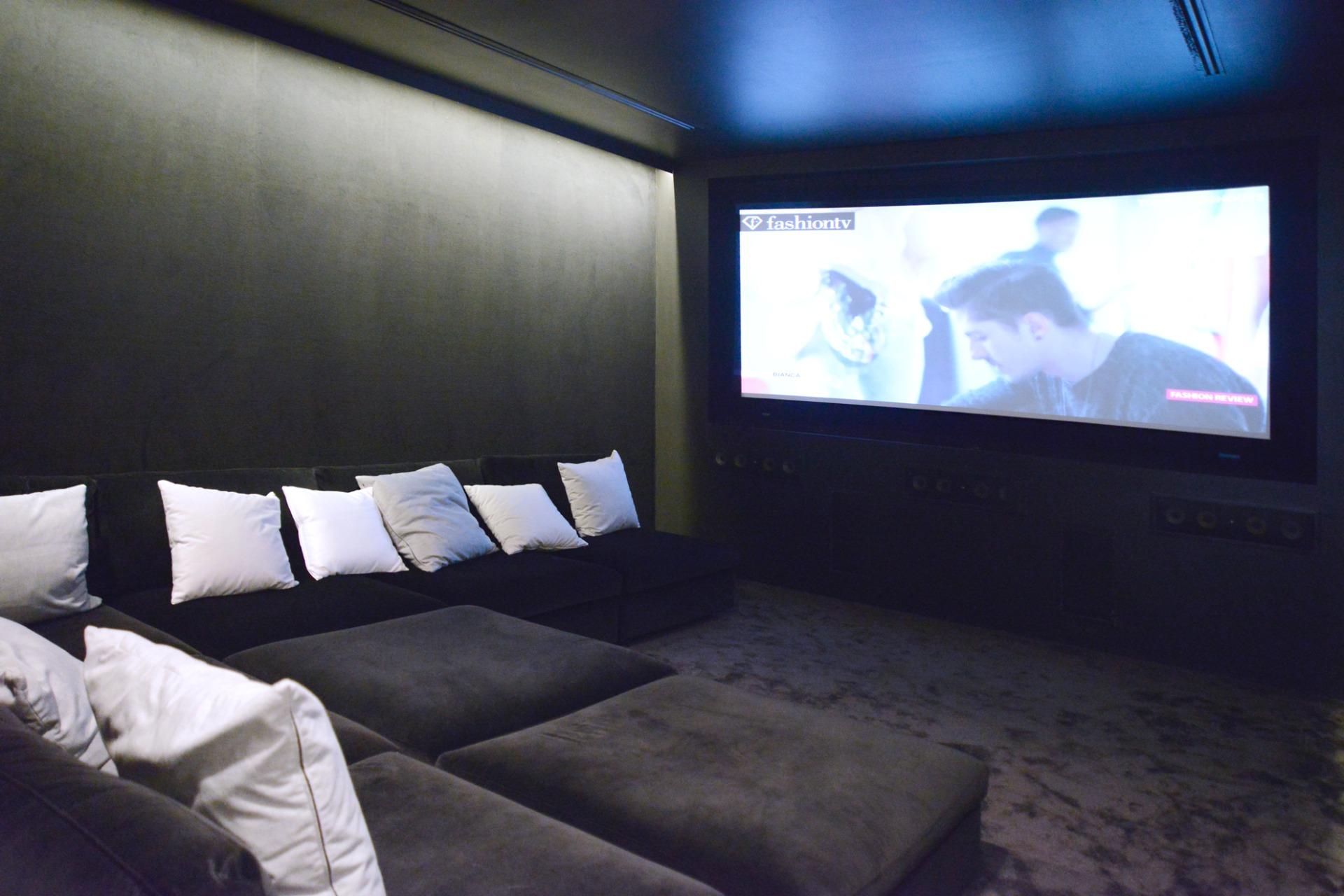 Luksusowa oaza przy plaży: Spektakularny diament architektury w Gava Mar