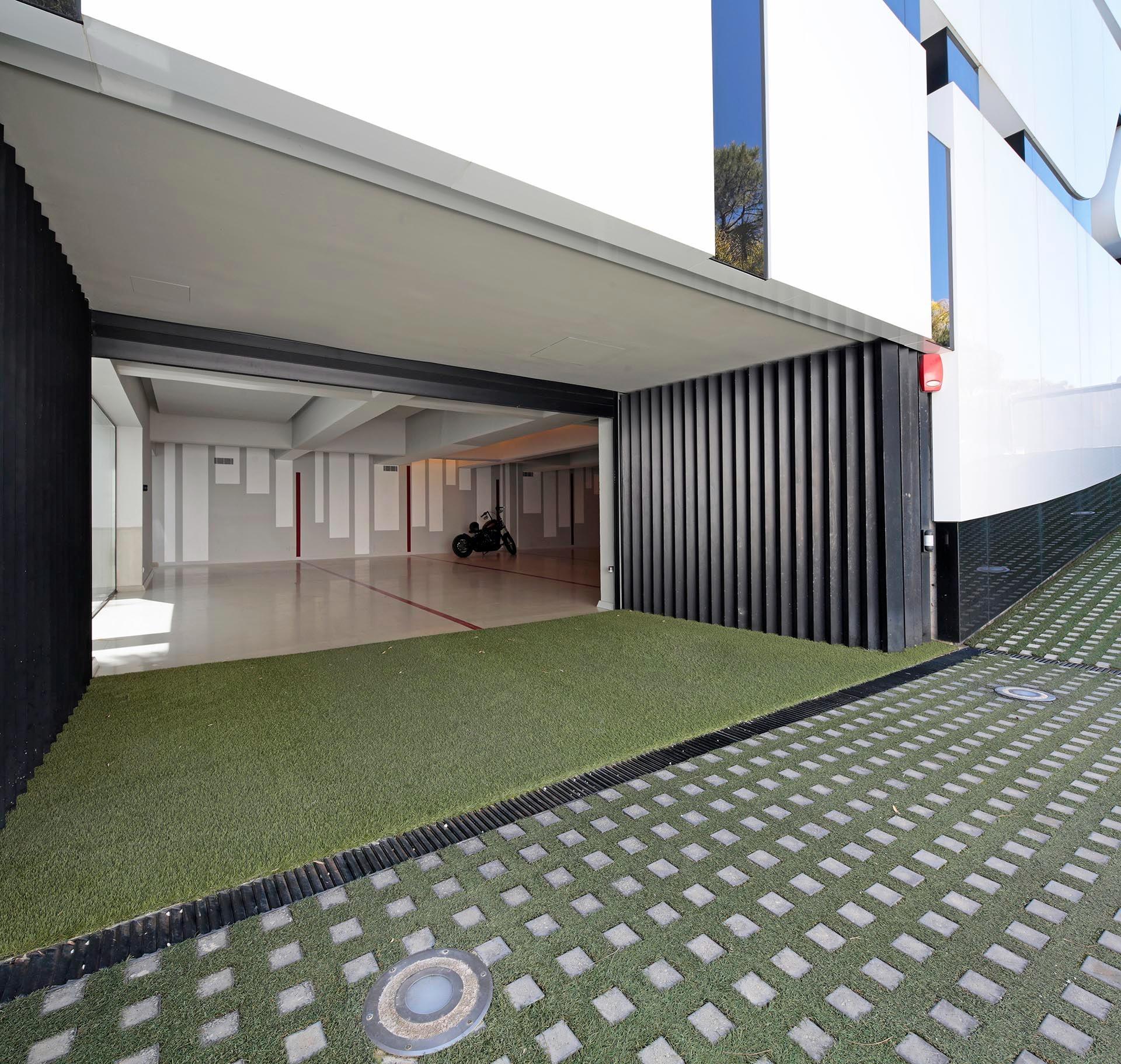 Luksusowa oaza przy plaży: Spektakularny diament architektury w Gava Mar