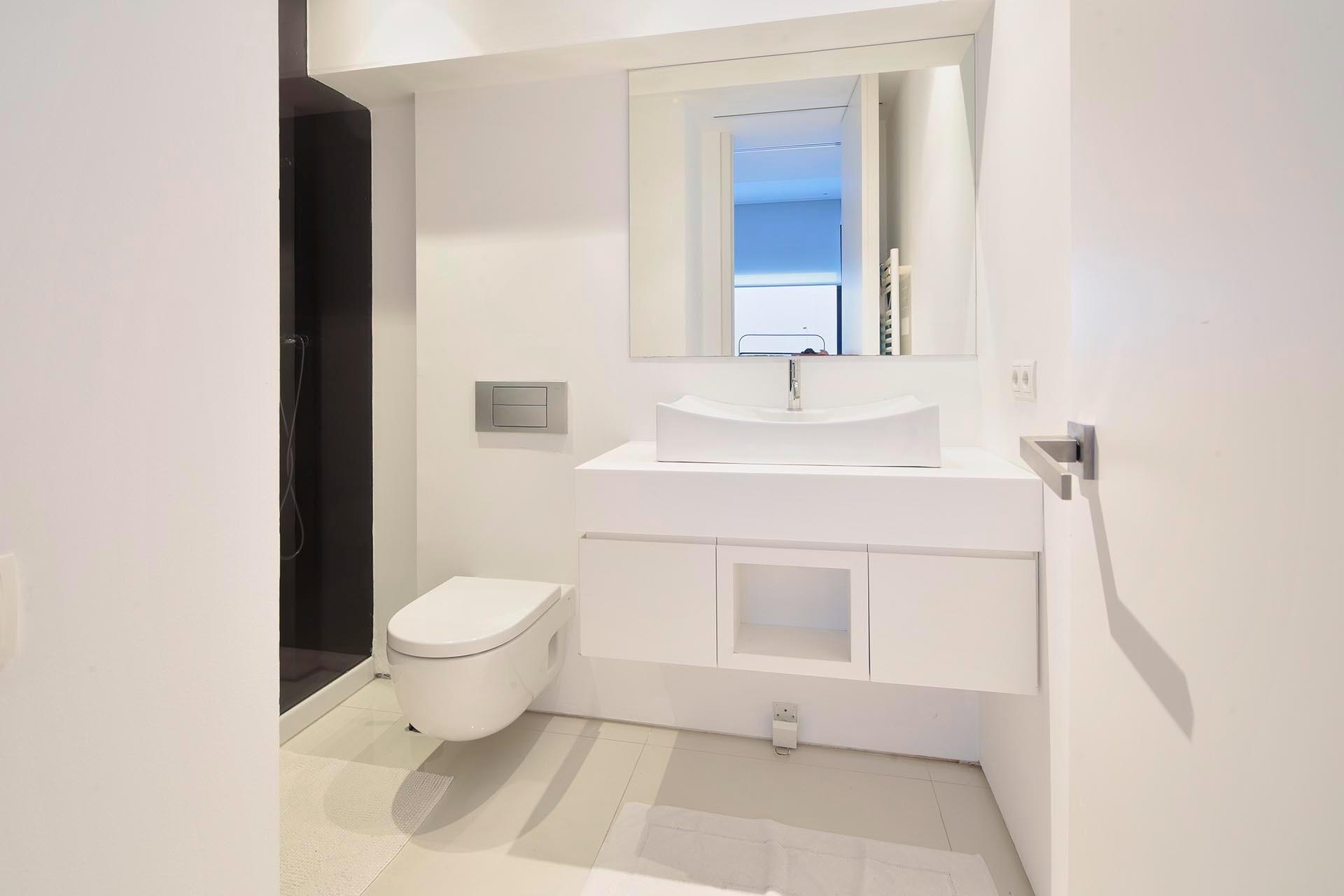 Luksusowa oaza przy plaży: Spektakularny diament architektury w Gava Mar