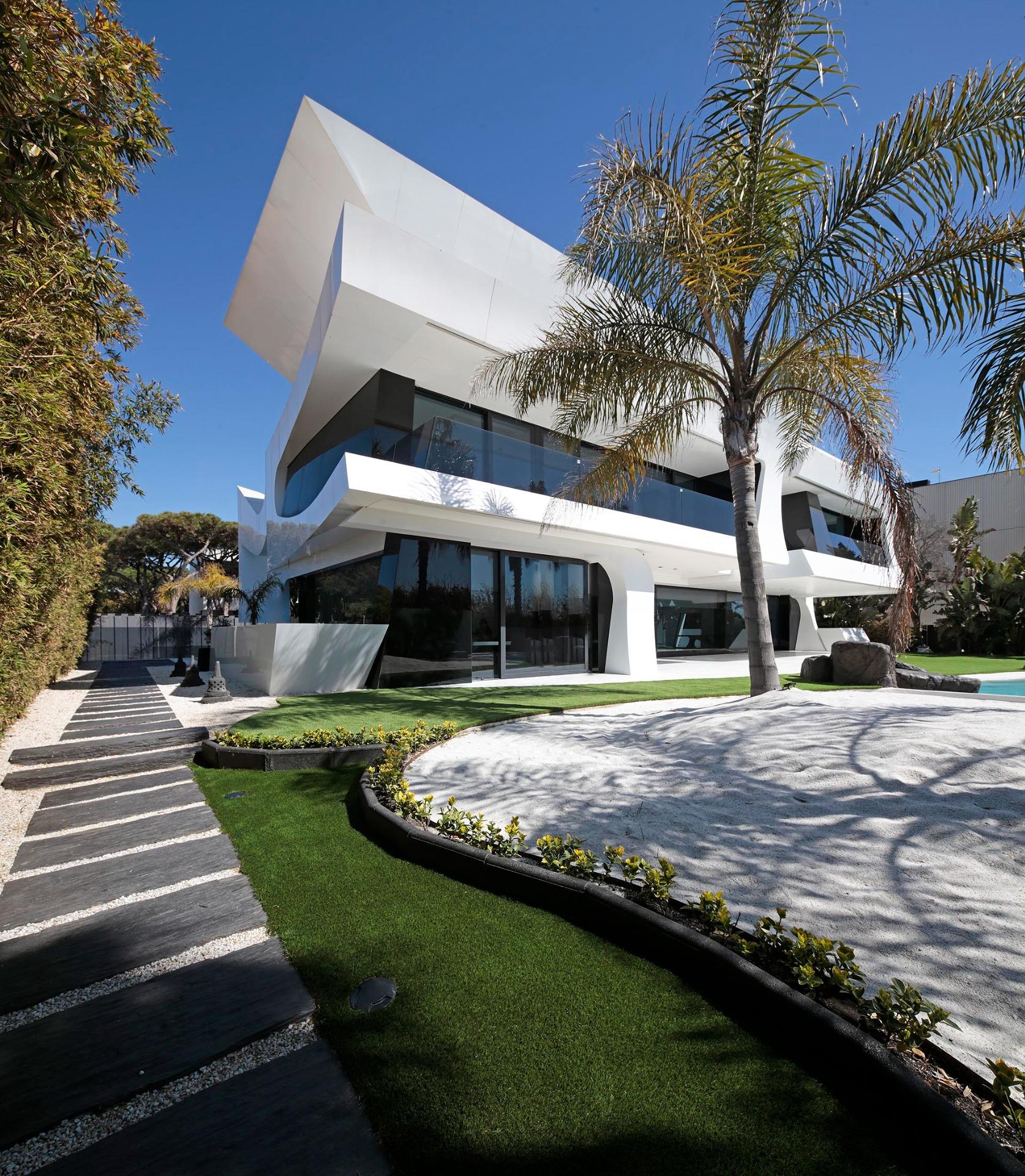 Luksusowa oaza przy plaży: Spektakularny diament architektury w Gava Mar