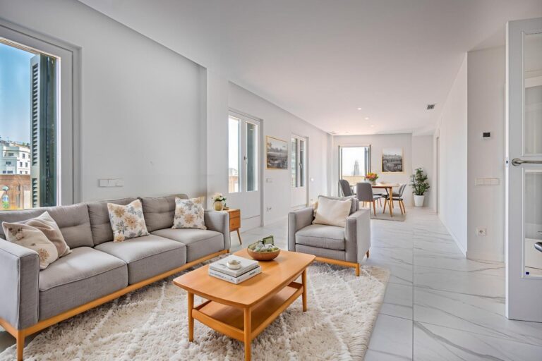 Ekskluzywny penthouse z przestronnym tarasem w sercu Barcelony
