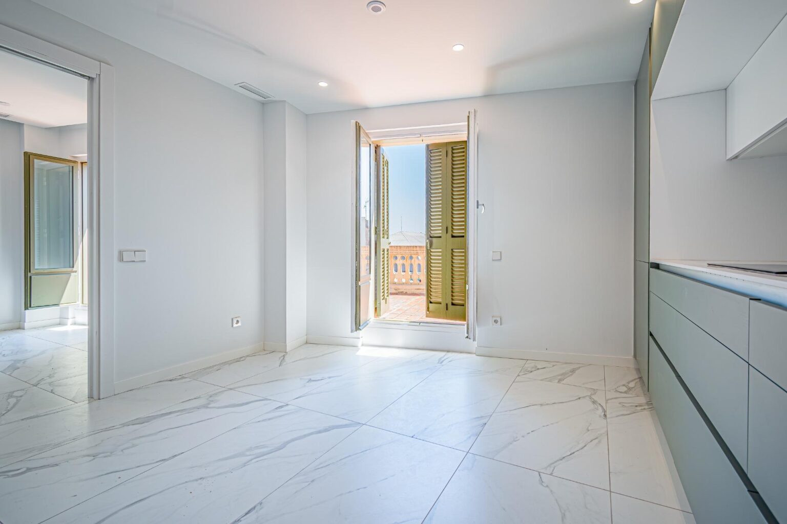 Ekskluzywny penthouse z przestronnym tarasem w sercu Barcelony