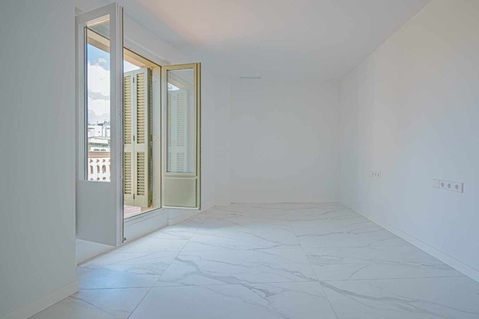 Ekskluzywny penthouse z przestronnym tarasem w sercu Barcelony