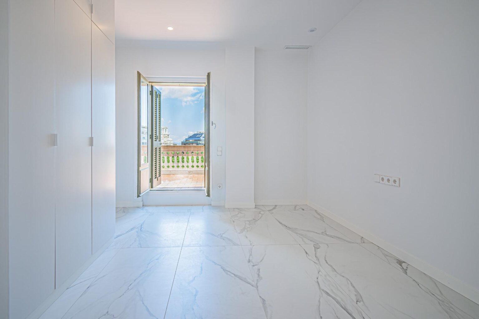 Ekskluzywny penthouse z przestronnym tarasem w sercu Barcelony