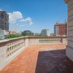 Ekskluzywny penthouse z przestronnym tarasem w sercu Barcelony