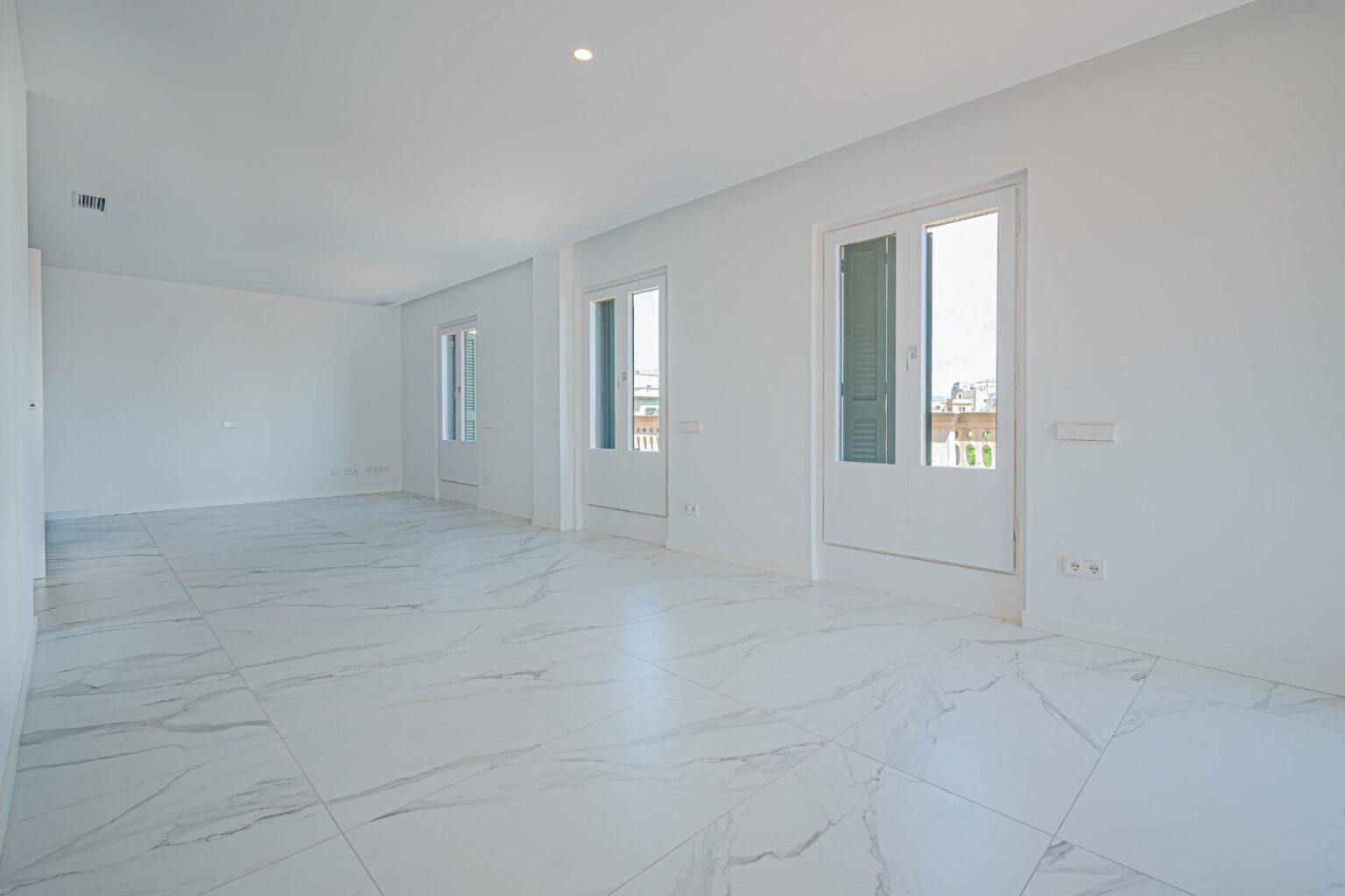 Ekskluzywny penthouse z przestronnym tarasem w sercu Barcelony