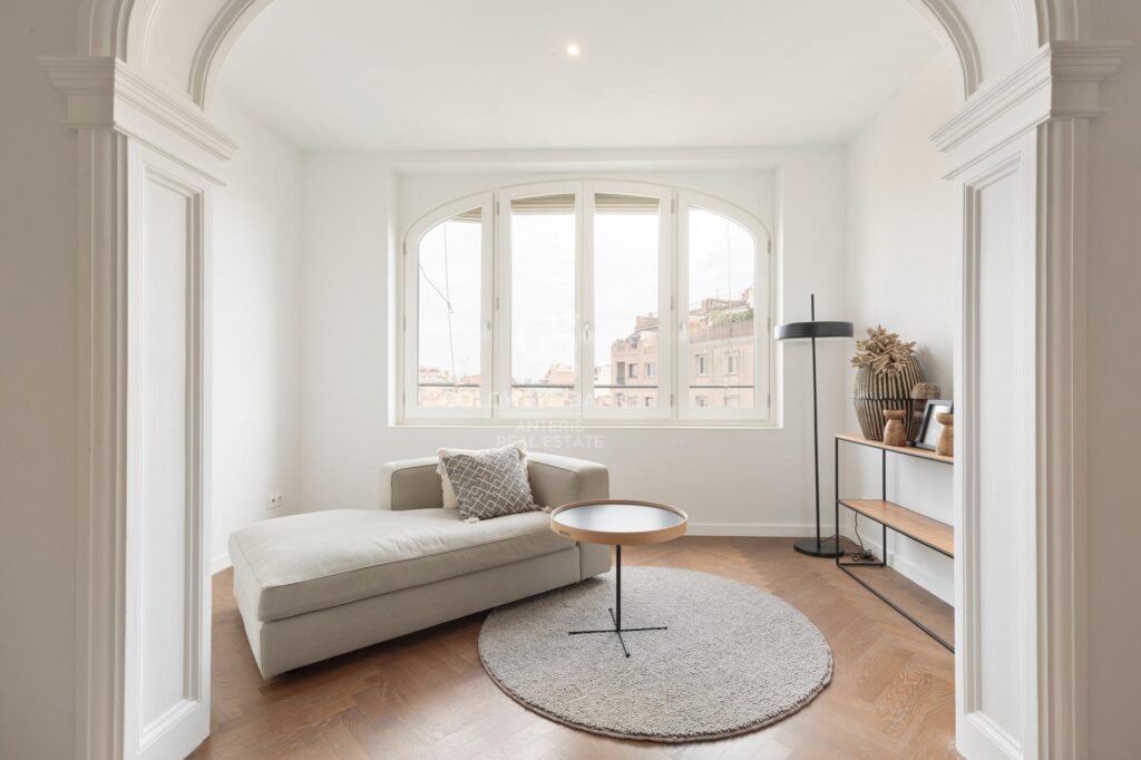 Apartament w klacysystycznej kamienicy w Eixample
