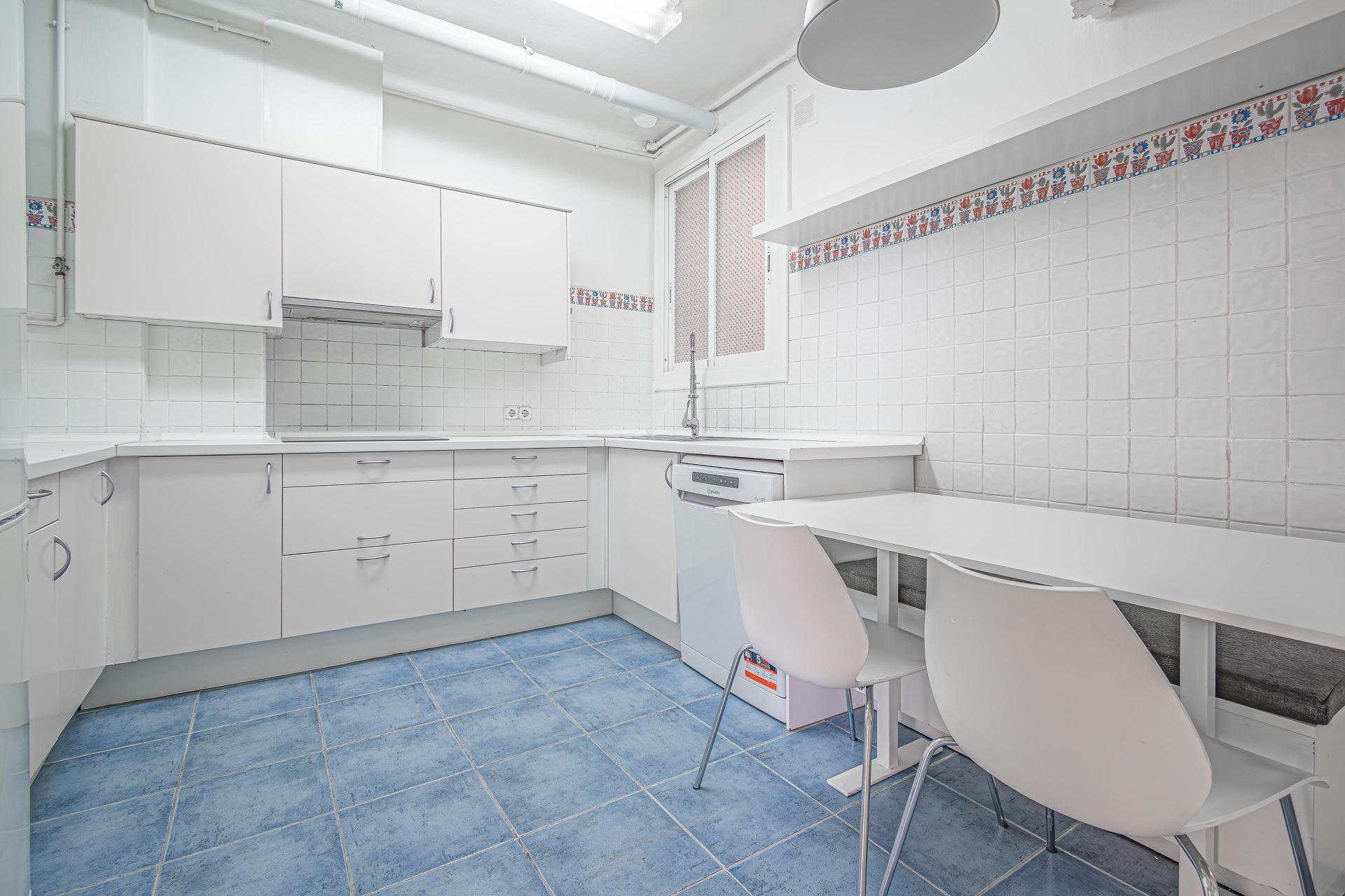 Jasny i przestronny apartament w dzielnicy Sant Gervasi