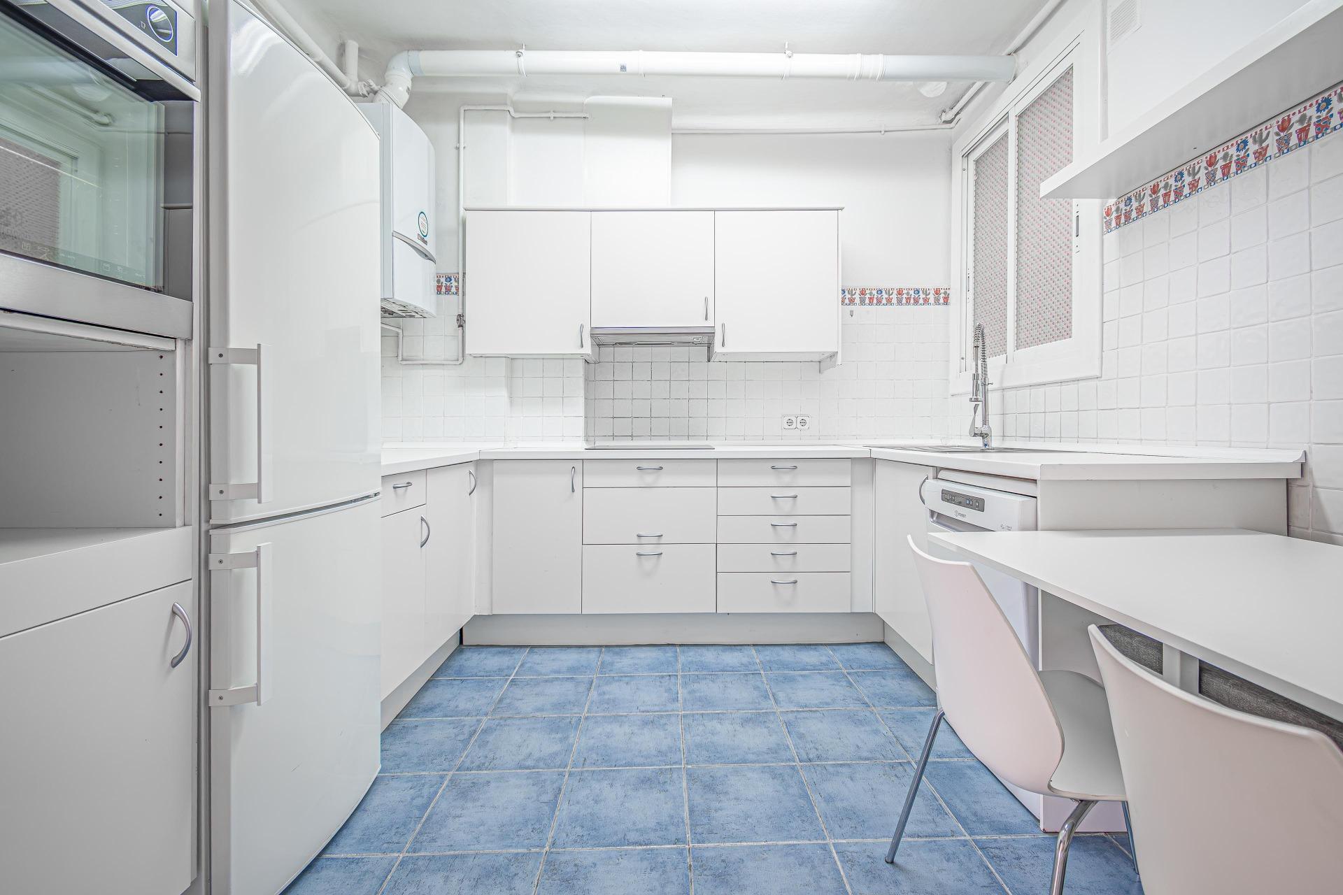 Jasny i przestronny apartament w dzielnicy Sant Gervasi