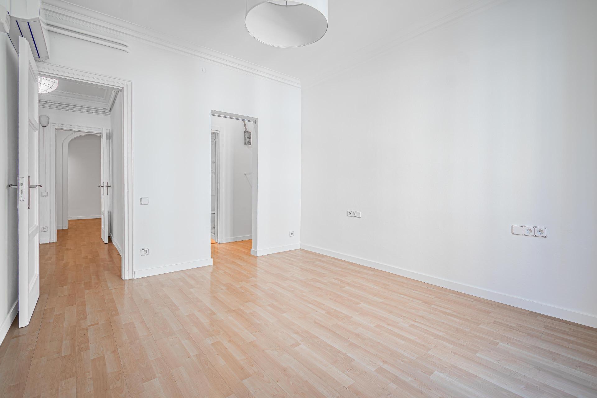 Jasny i przestronny apartament w dzielnicy Sant Gervasi