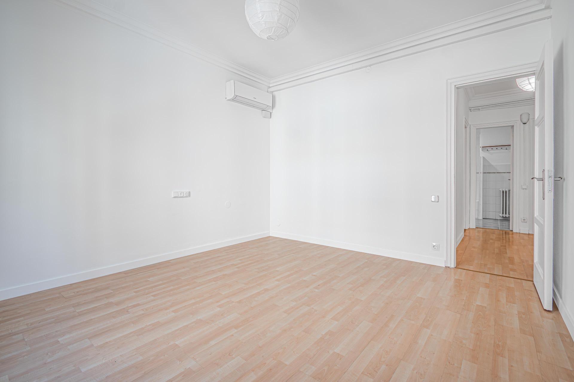 Jasny i przestronny apartament w dzielnicy Sant Gervasi