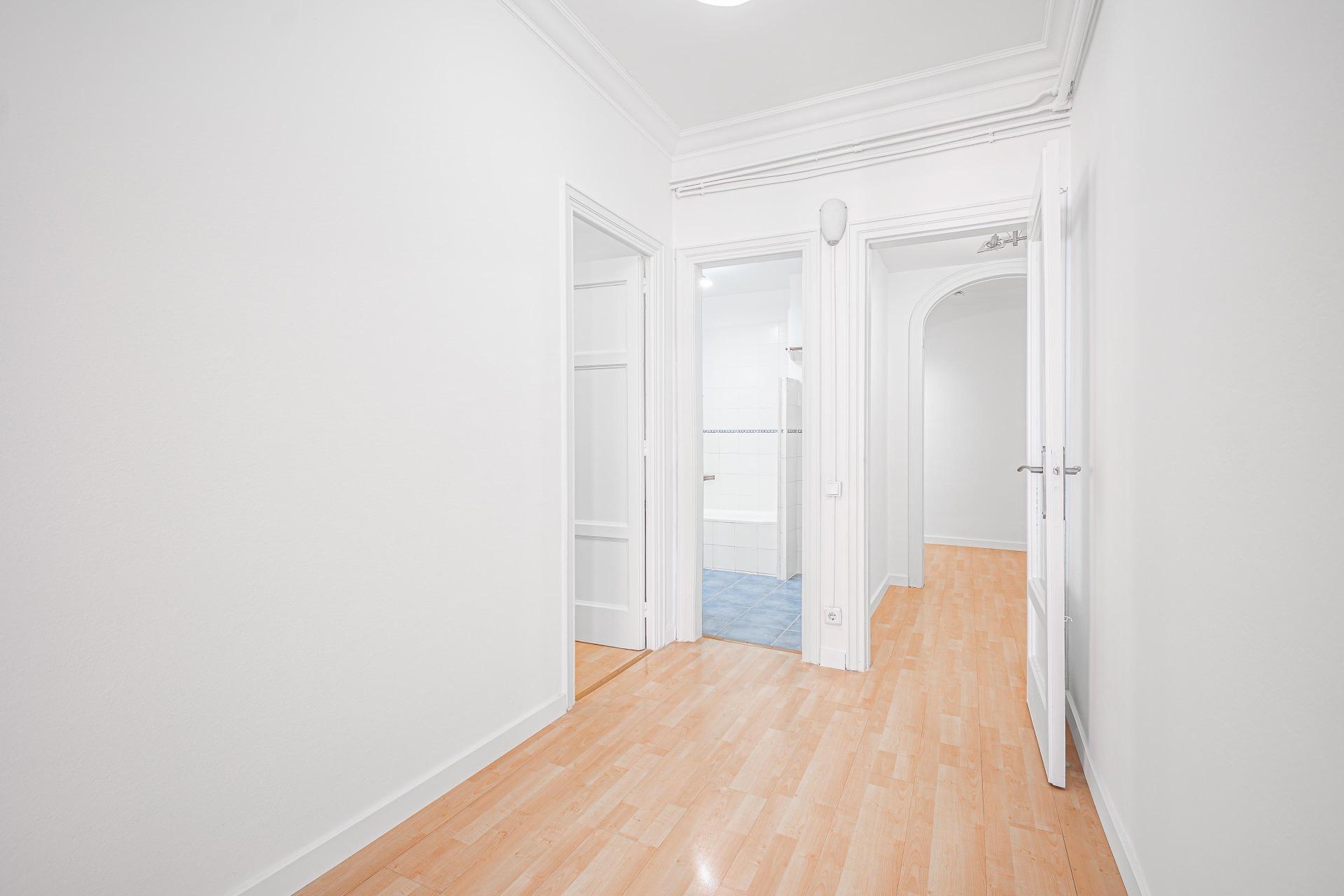 Jasny i przestronny apartament w dzielnicy Sant Gervasi