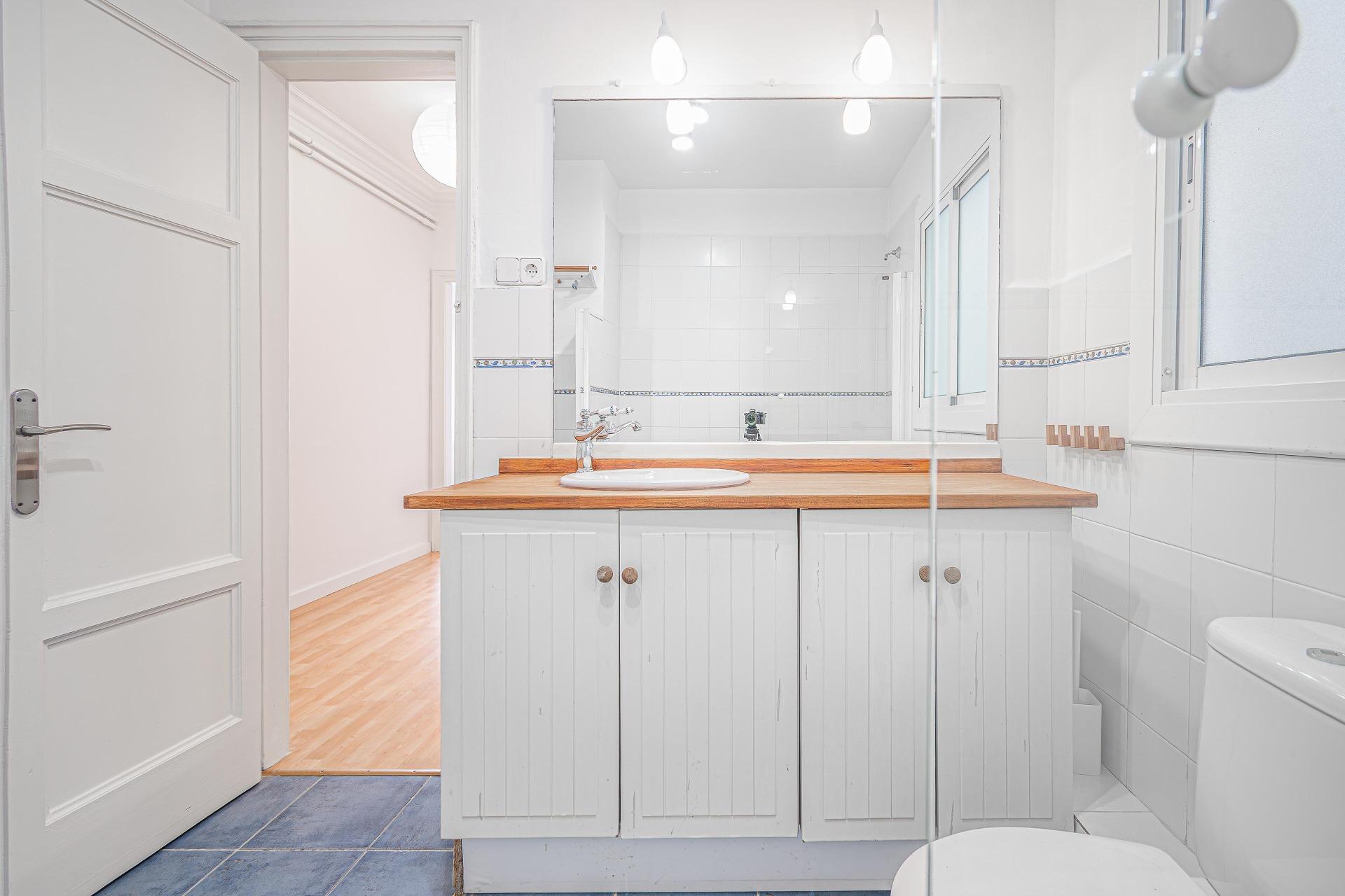 Jasny i przestronny apartament w dzielnicy Sant Gervasi