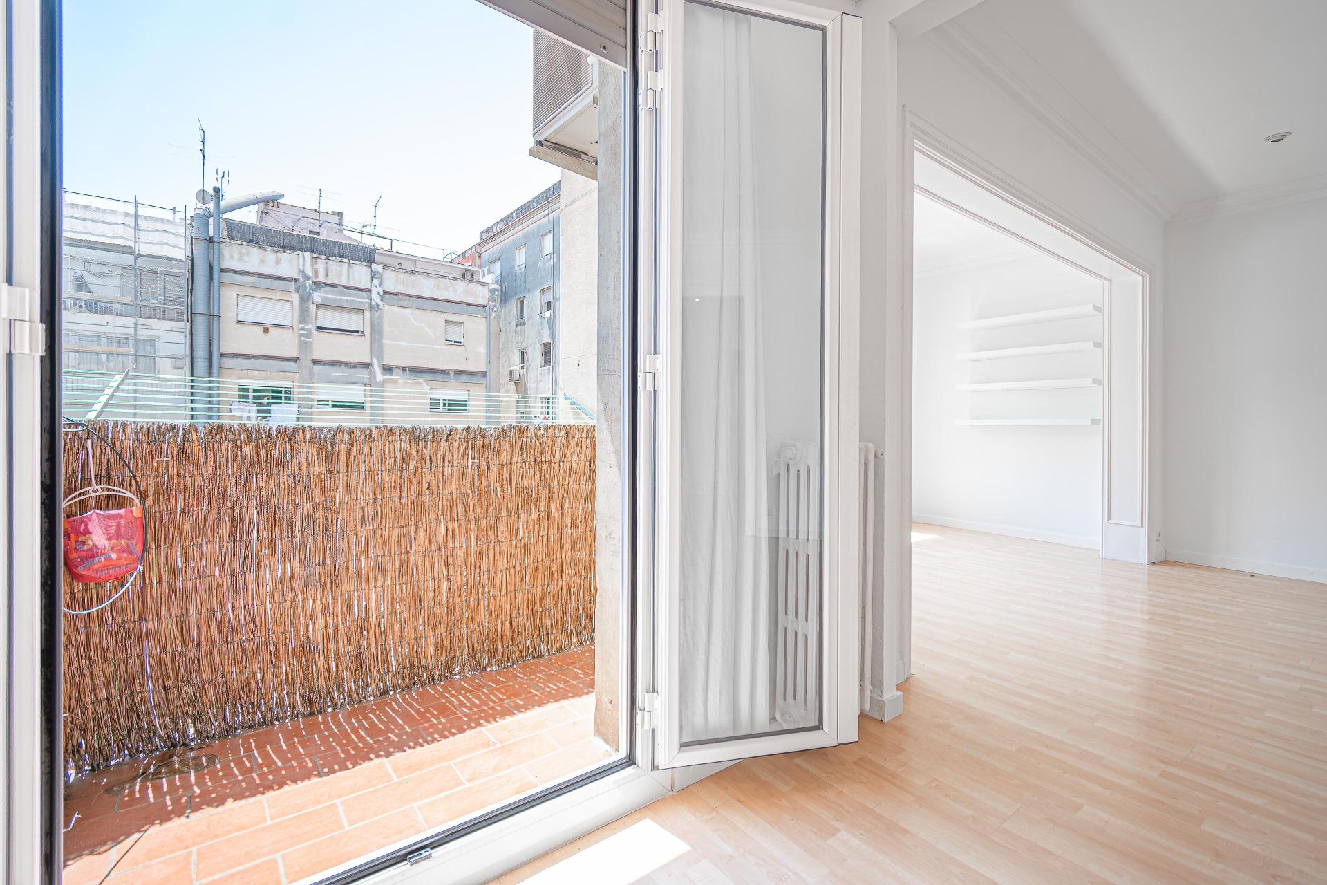 Jasny i przestronny apartament w dzielnicy Sant Gervasi