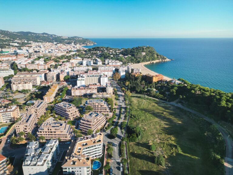 Unikalne apartamenty tuż przy Platja Fenals, w sercu Costa Brava