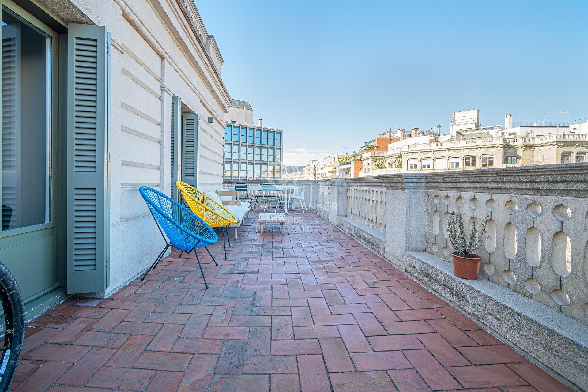 Ático reformado en Plaza Urquinaona