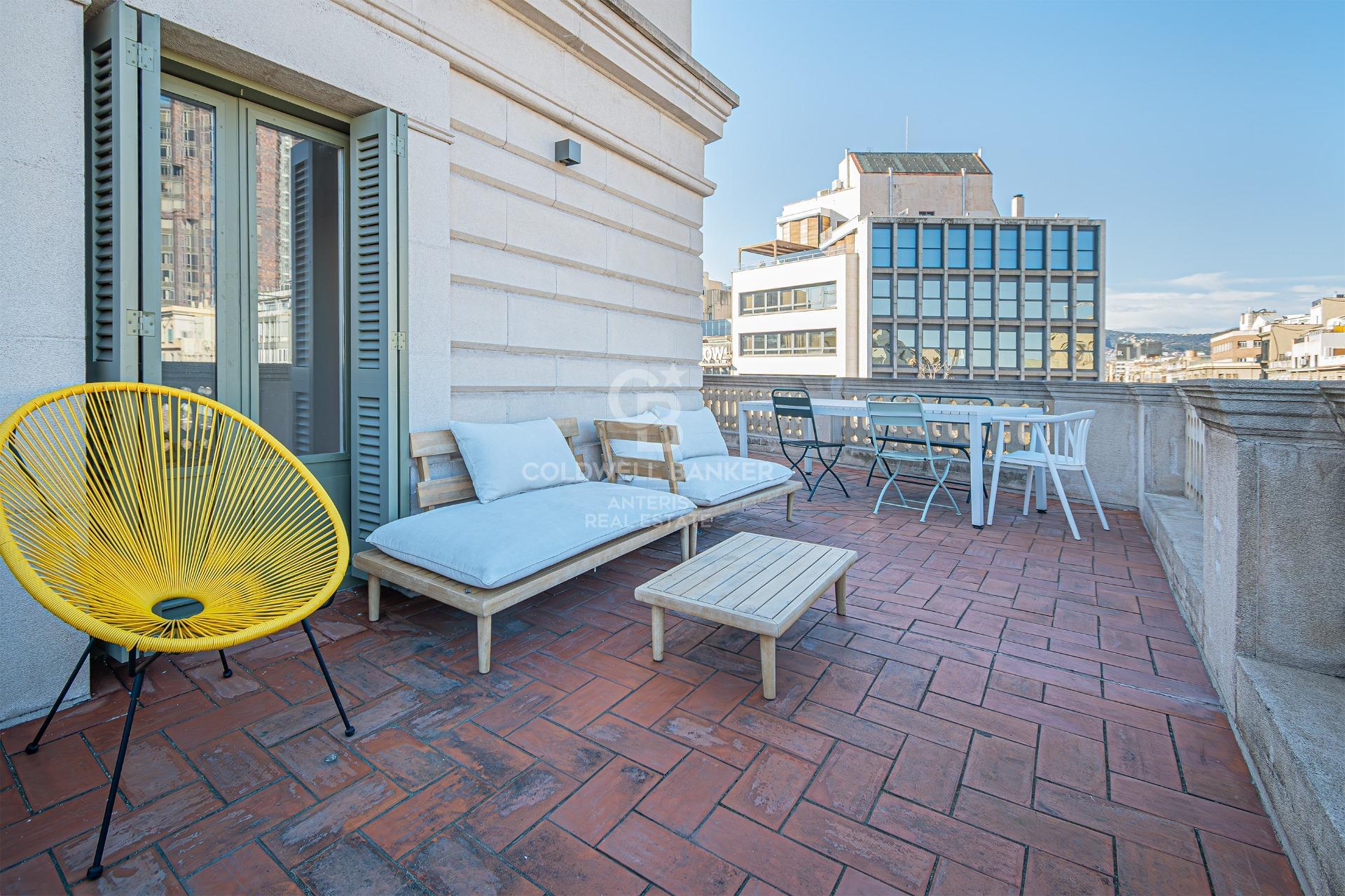 Ático reformado en Plaza Urquinaona