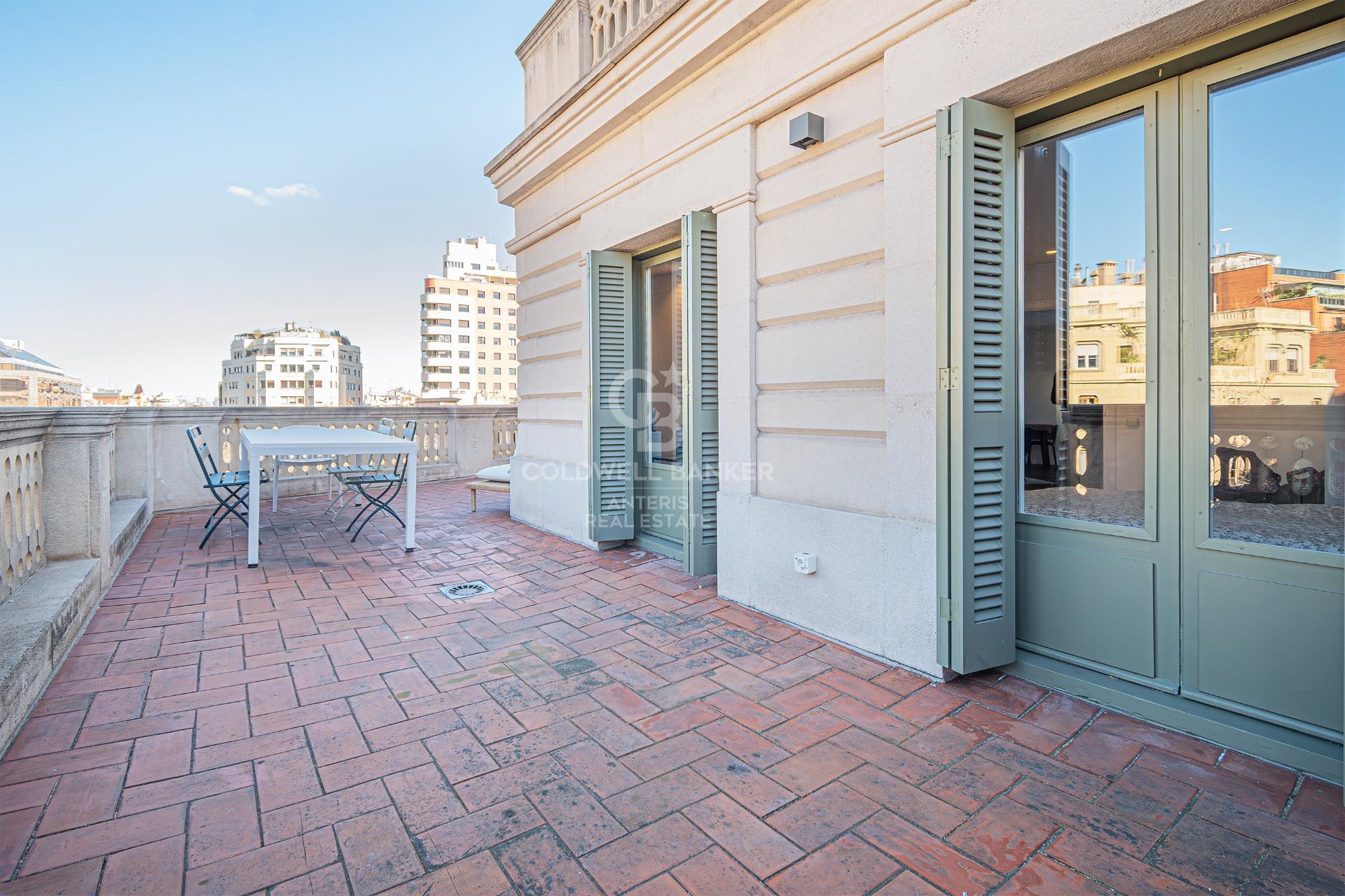 Ático reformado en Plaza Urquinaona