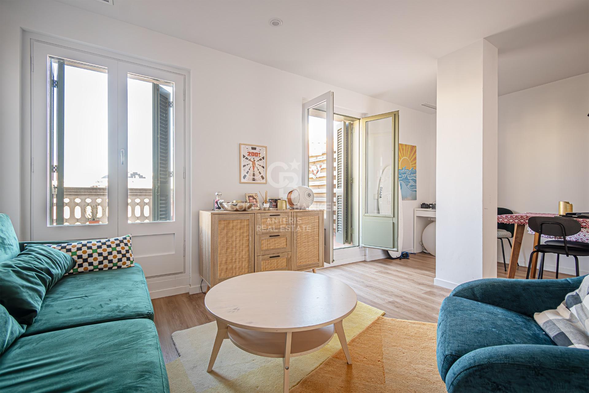 Ático reformado en Plaza Urquinaona