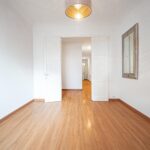 Amplio piso con terraza a actualizar cerca de Passeig Sant Joan