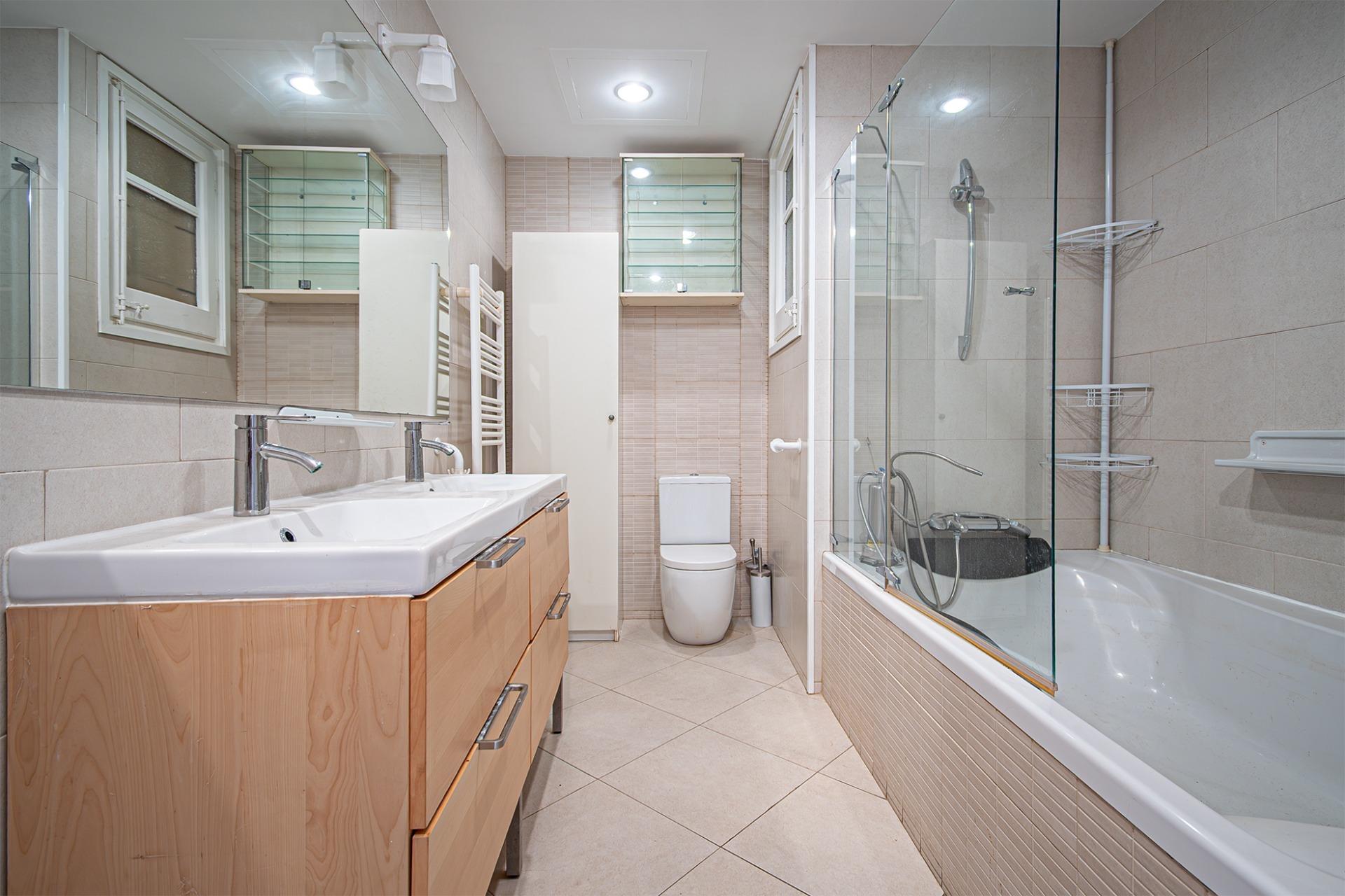 Apartament z dużym potencjałem w dzielnicy Gràcia