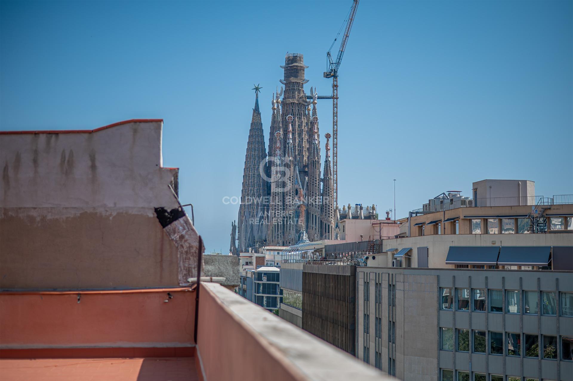 Dwupoziomowy penthouse z dużym tarasem i niesamowitym widokiem na Sagrada Familia