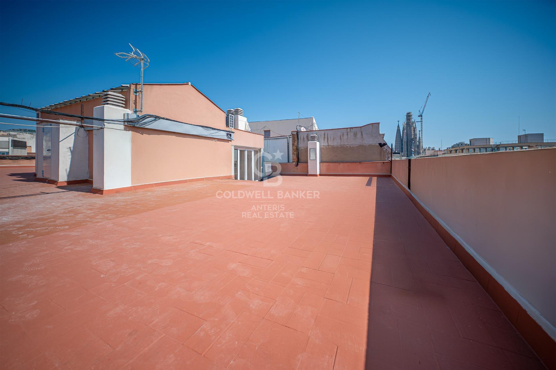Dwupoziomowy penthouse z dużym tarasem i niesamowitym widokiem na Sagrada Familia