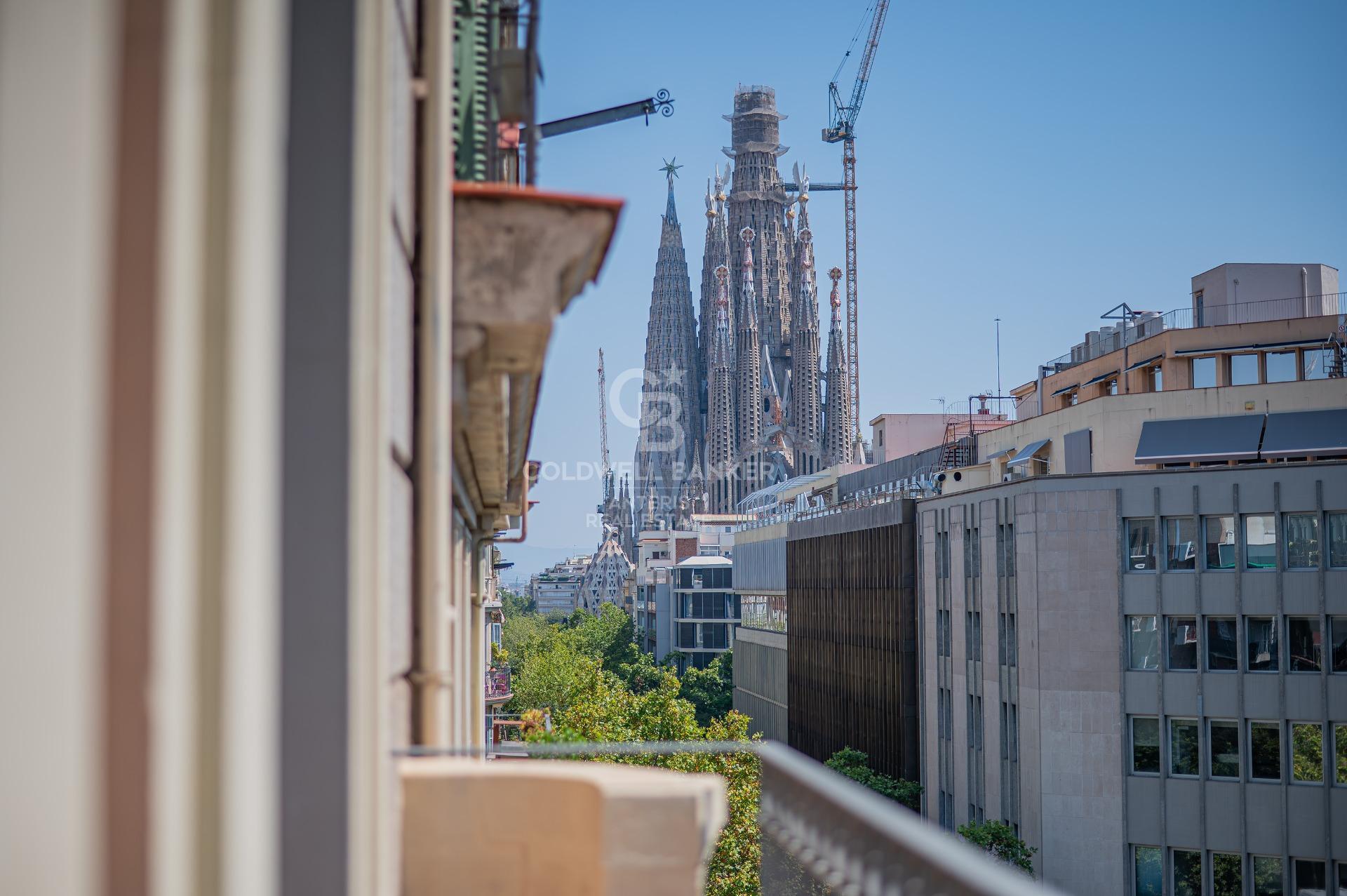 Dwupoziomowy penthouse z dużym tarasem i niesamowitym widokiem na Sagrada Familia