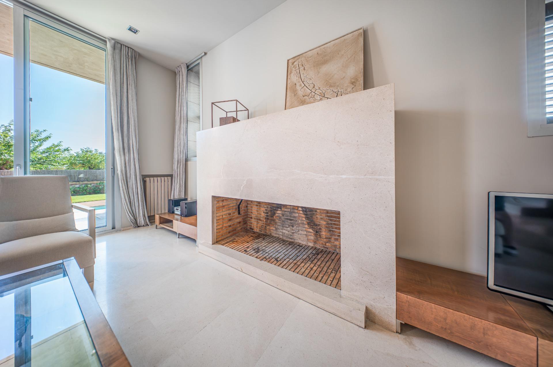 Exclusiva casa de autor en primera línea de mar en Gavà Mar