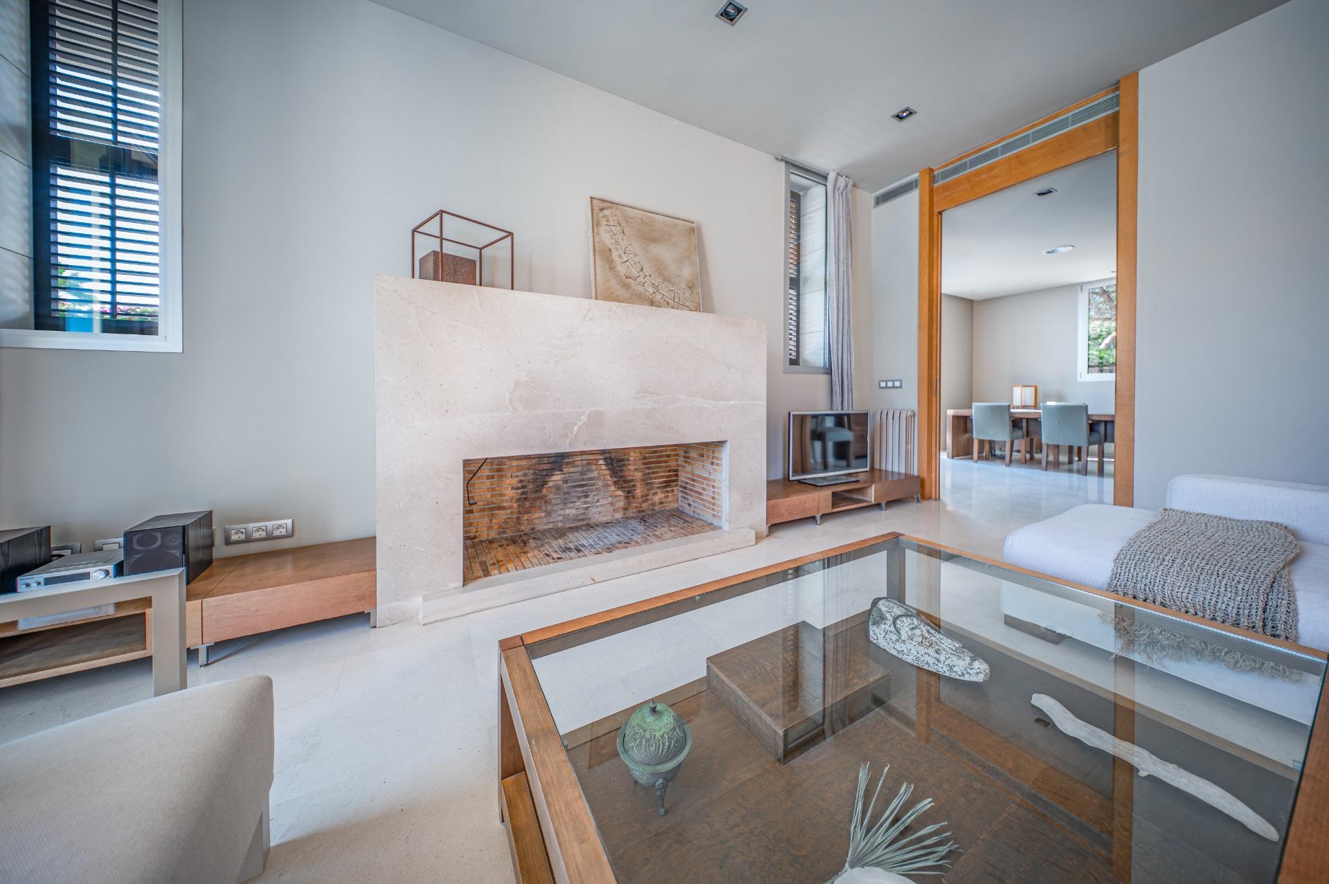 Exclusiva casa de autor en primera línea de mar en Gavà Mar