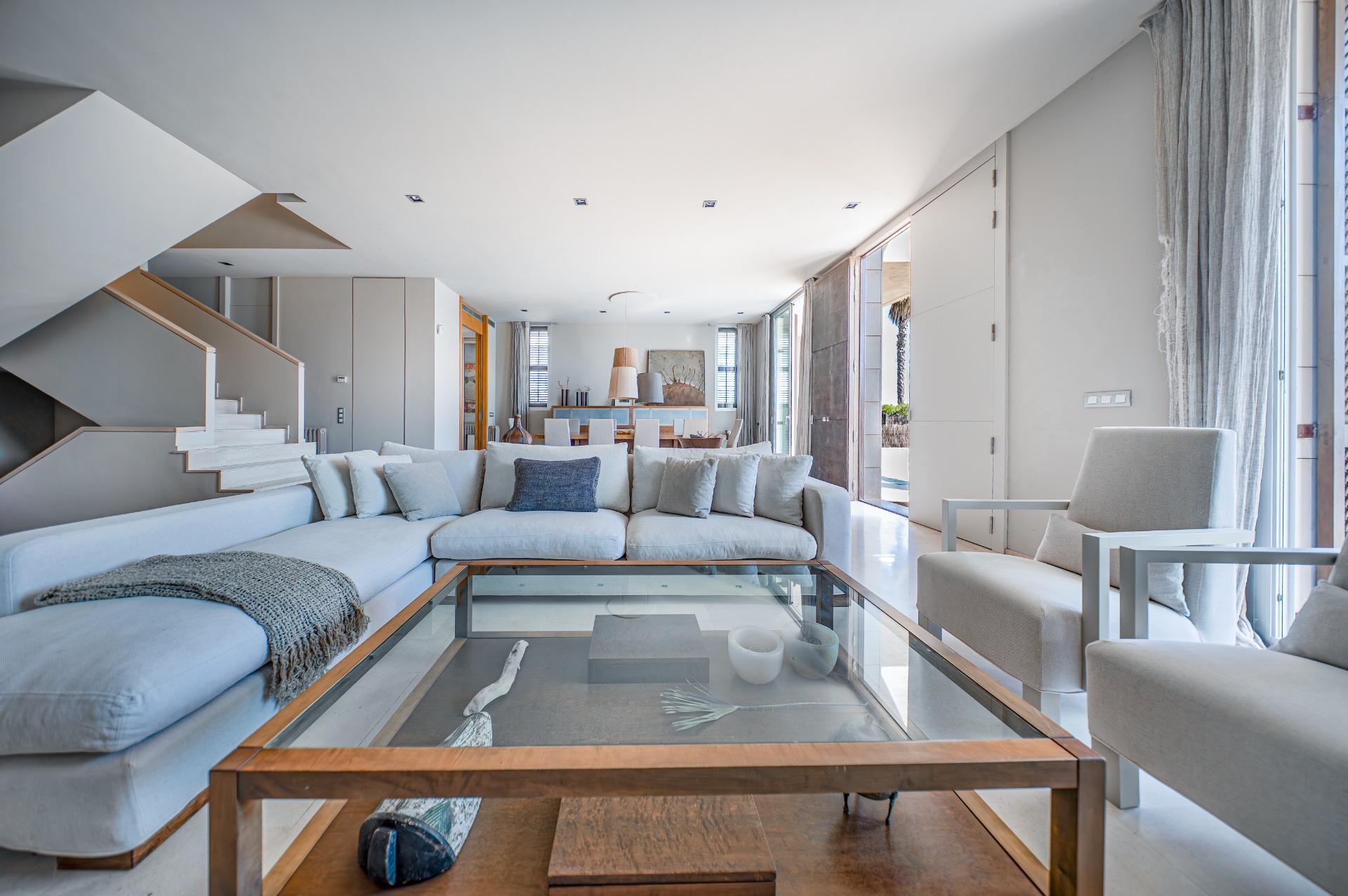 Exclusiva casa de autor en primera línea de mar en Gavà Mar