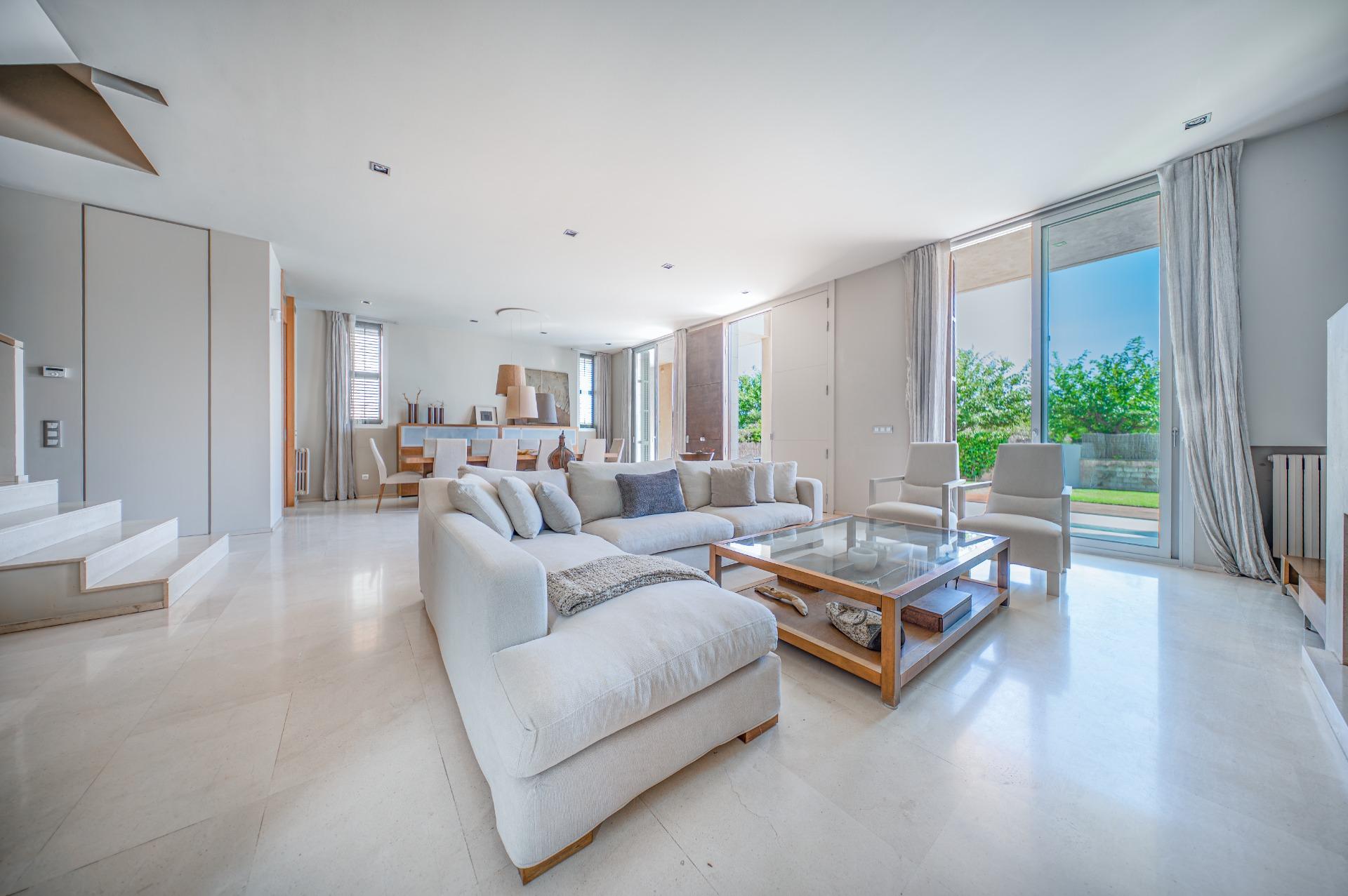 Exclusiva casa de autor en primera línea de mar en Gavà Mar