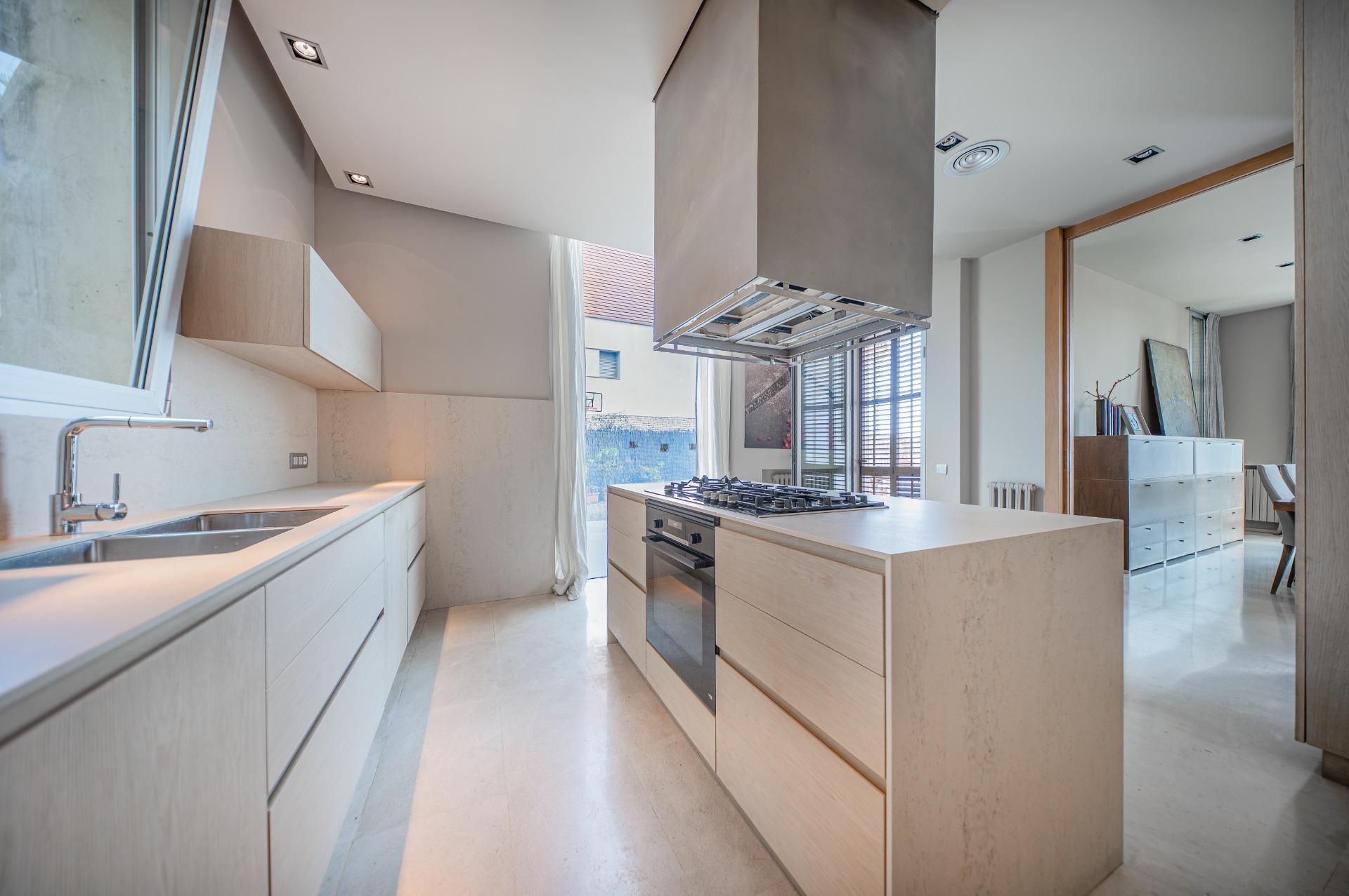 Exclusiva casa de autor en primera línea de mar en Gavà Mar