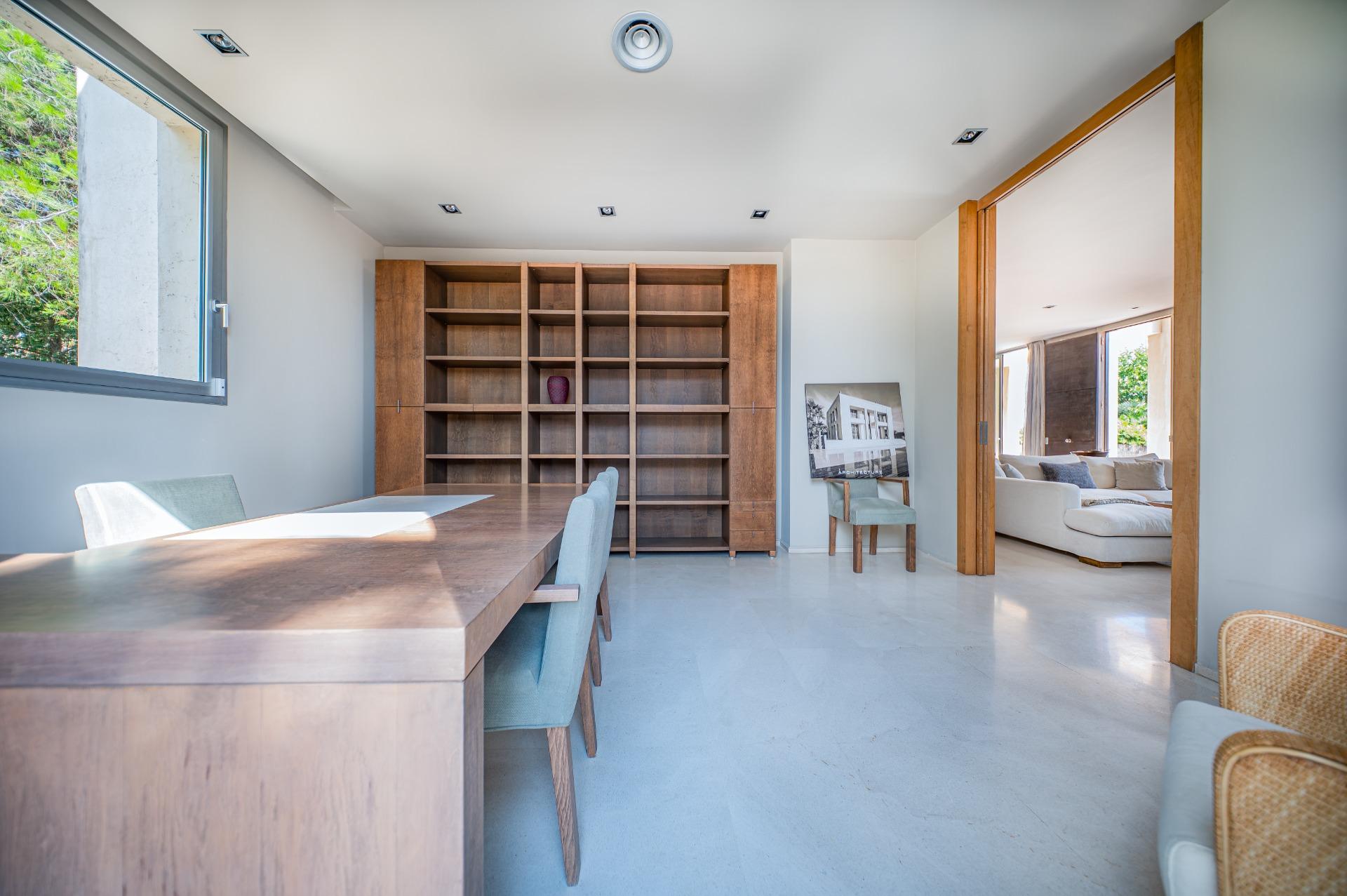 Exclusiva casa de autor en primera línea de mar en Gavà Mar