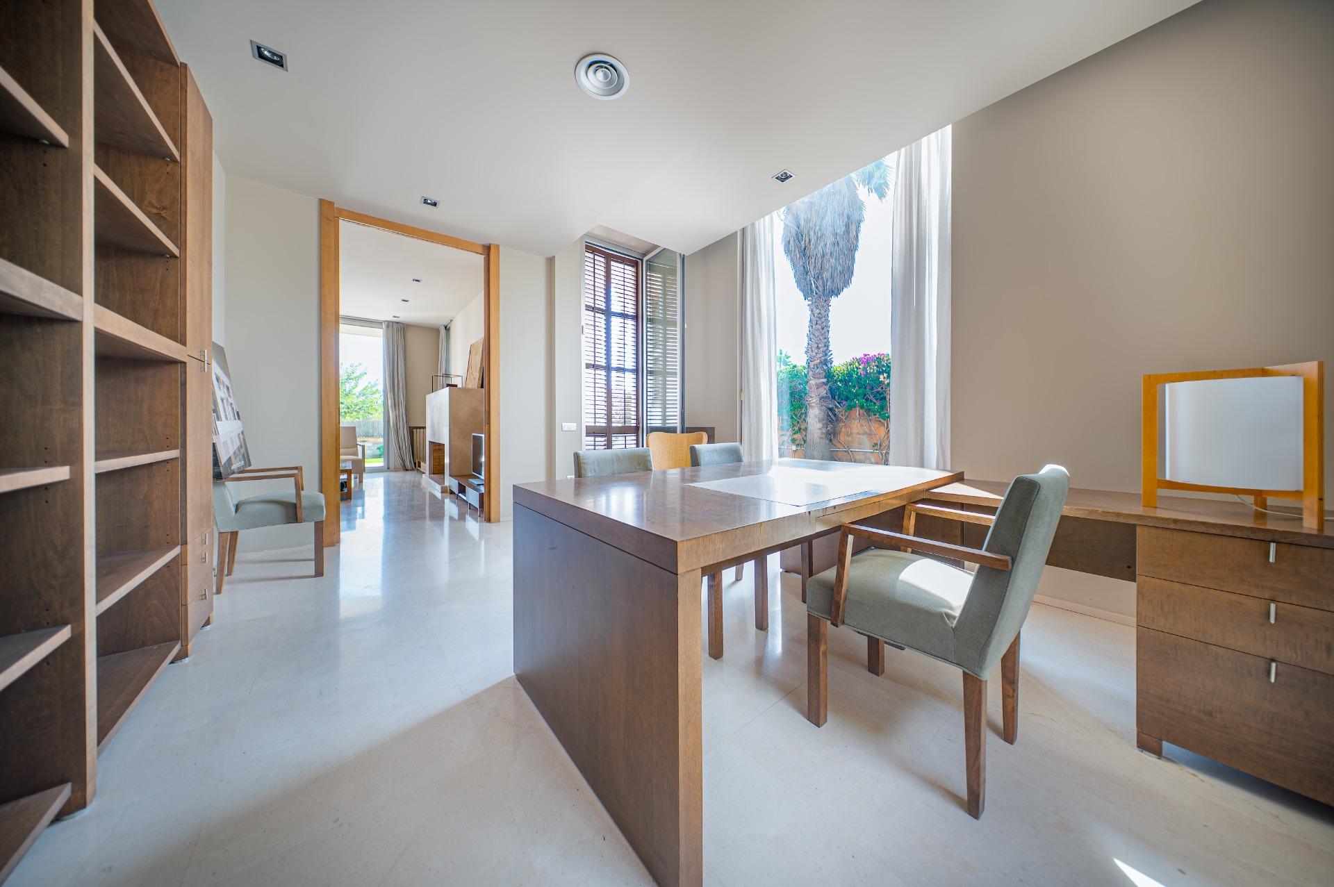 Exclusiva casa de autor en primera línea de mar en Gavà Mar